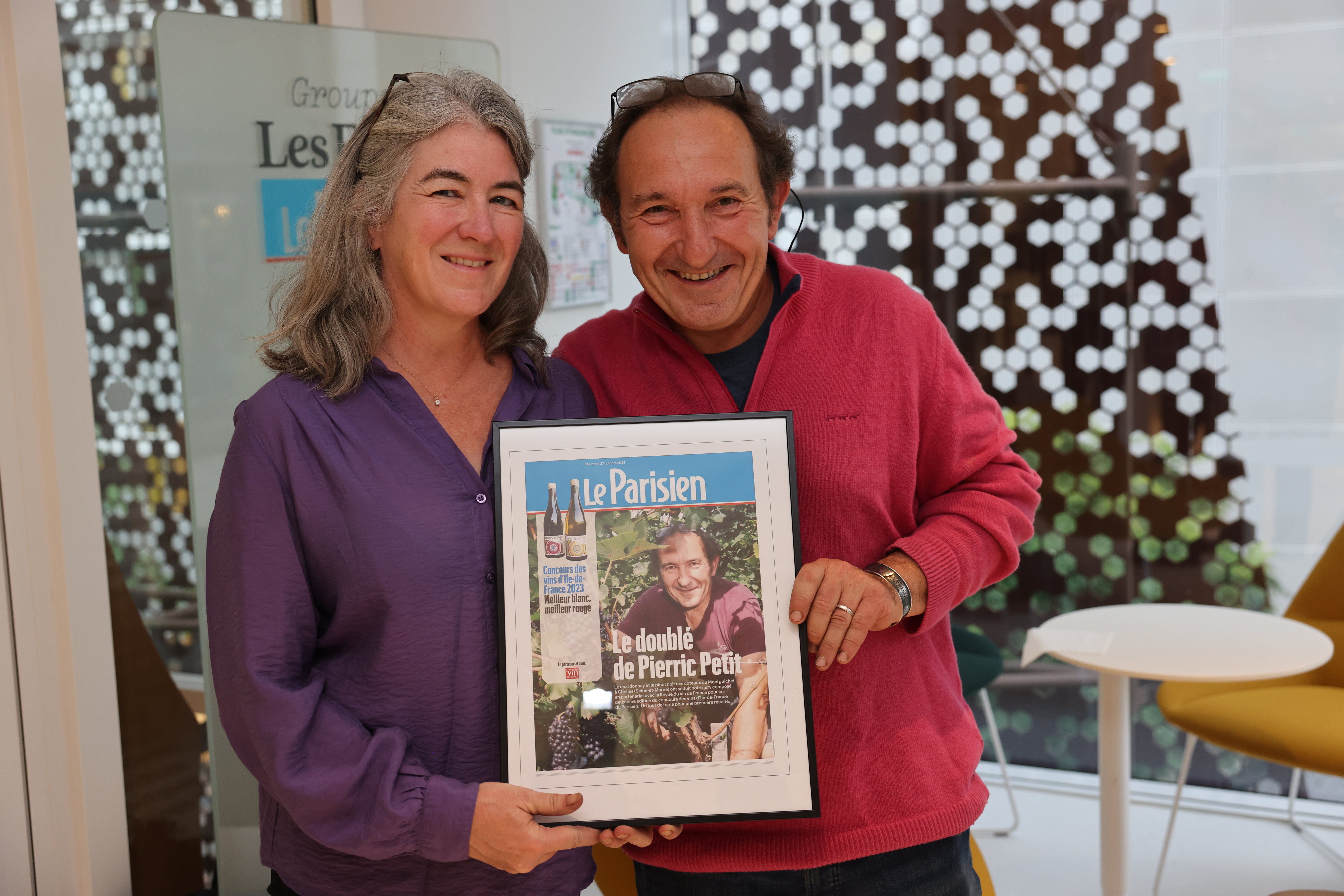 Paris (XVe). Pierric Petit et sa femme Maura, au siège de notre journal, où ils sont venus fêter leur victoire. LP/Olivier Lejeune.