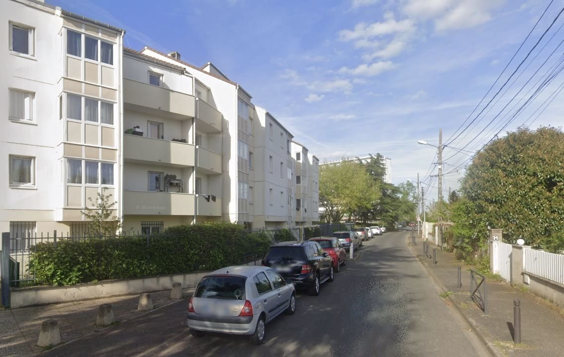 Trois détonations déchirant la nuit et un homme blessé gisant dans son sang en pleine rue. C’est ce qu’ont entendu et vu lundi soir des habitants du boulevard de Maincy, dans le nord est de Melun. GSV