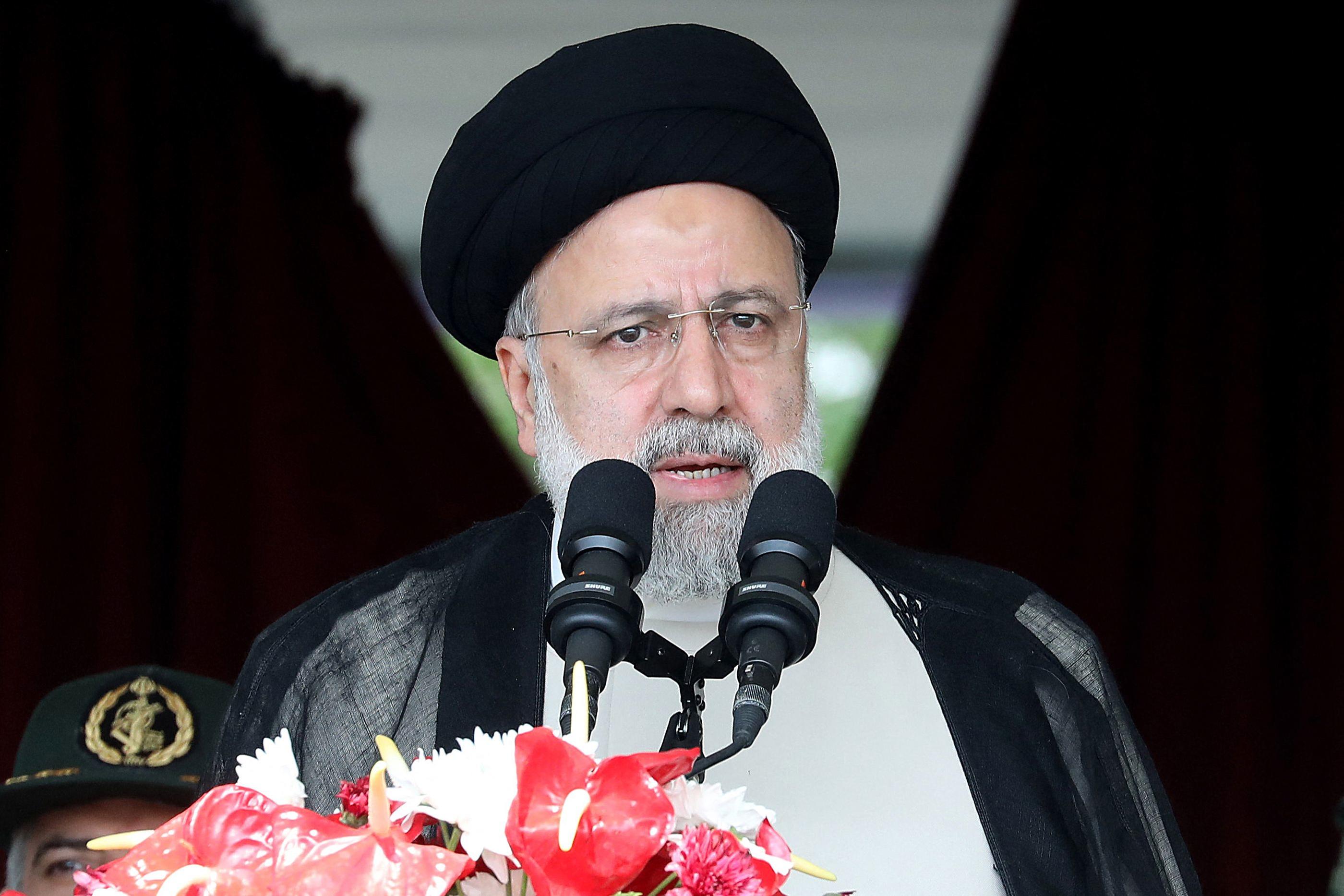Le président iranien Ebrahim Raïssi lors d'un défilé militaire à Téhéran (Iran) le 17 avril 2024. AFP/Atta Kenare