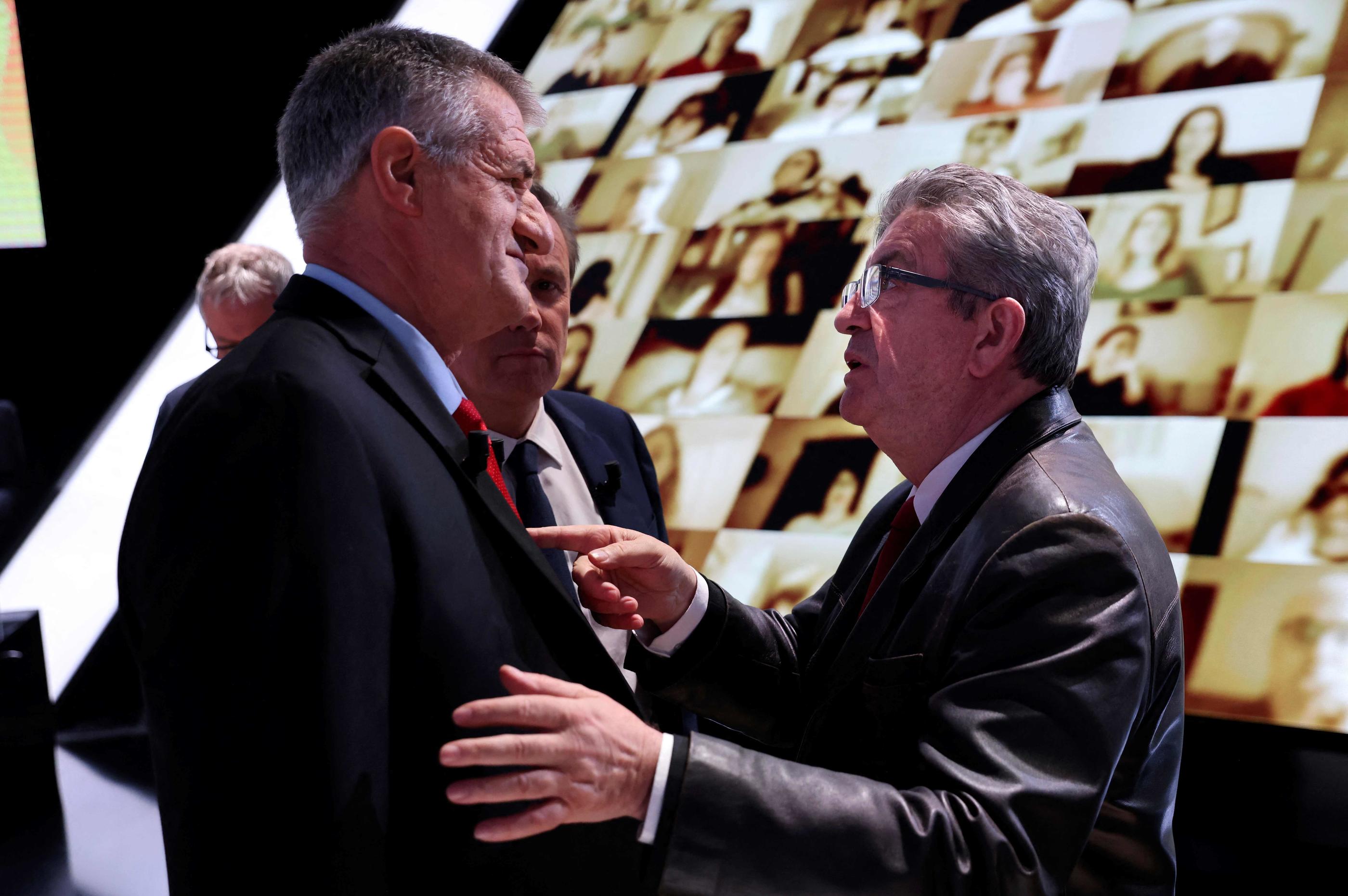 Les candidats ont pu discuter entre eux avant le début de l'émission. AFP/Thomas COEX