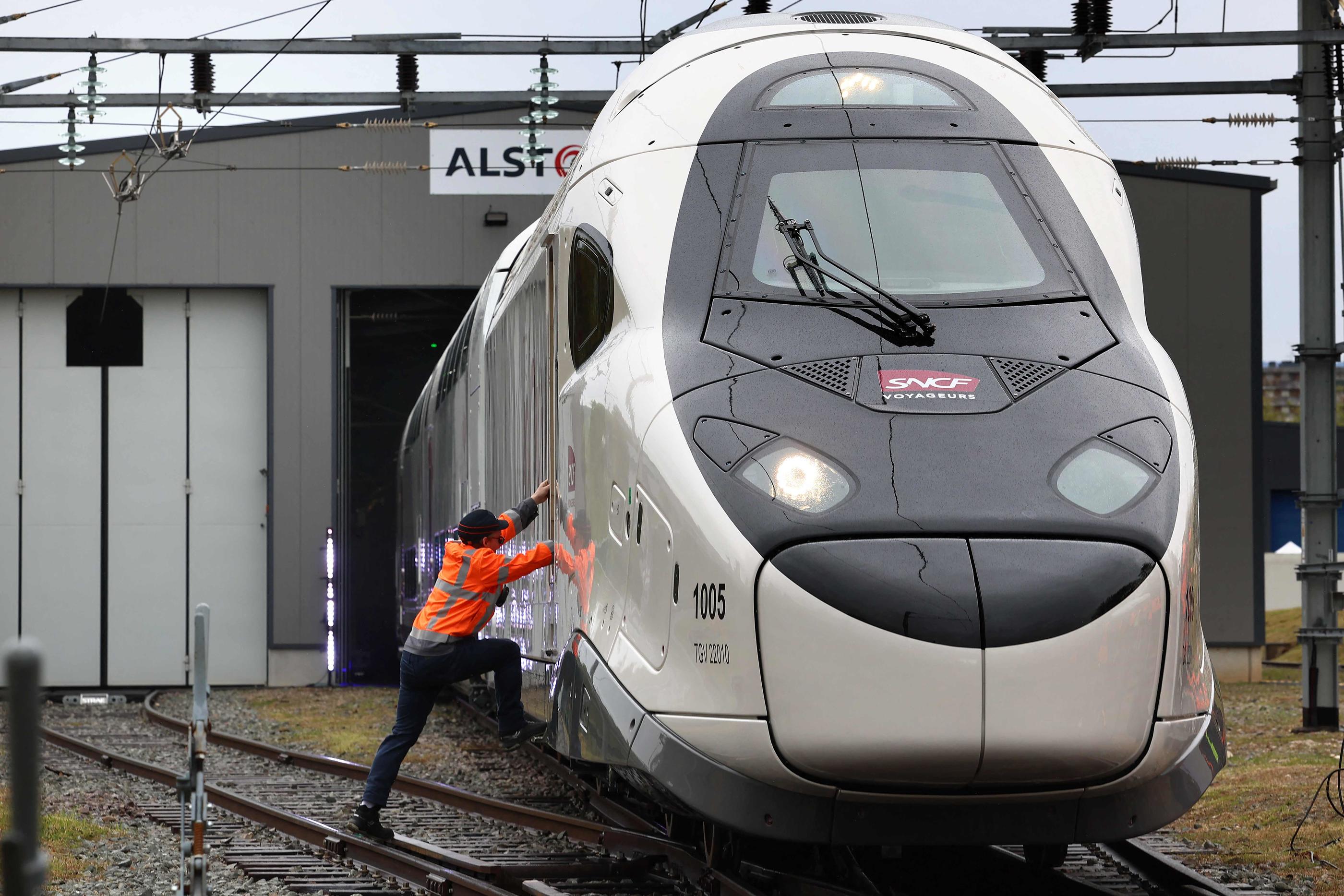 Belfort, 29 avril 2024. C'est la cinquième série de TGV commandée par la SNCF depuis le début des années 1980. (FREDERICK FLORIN / AFP)