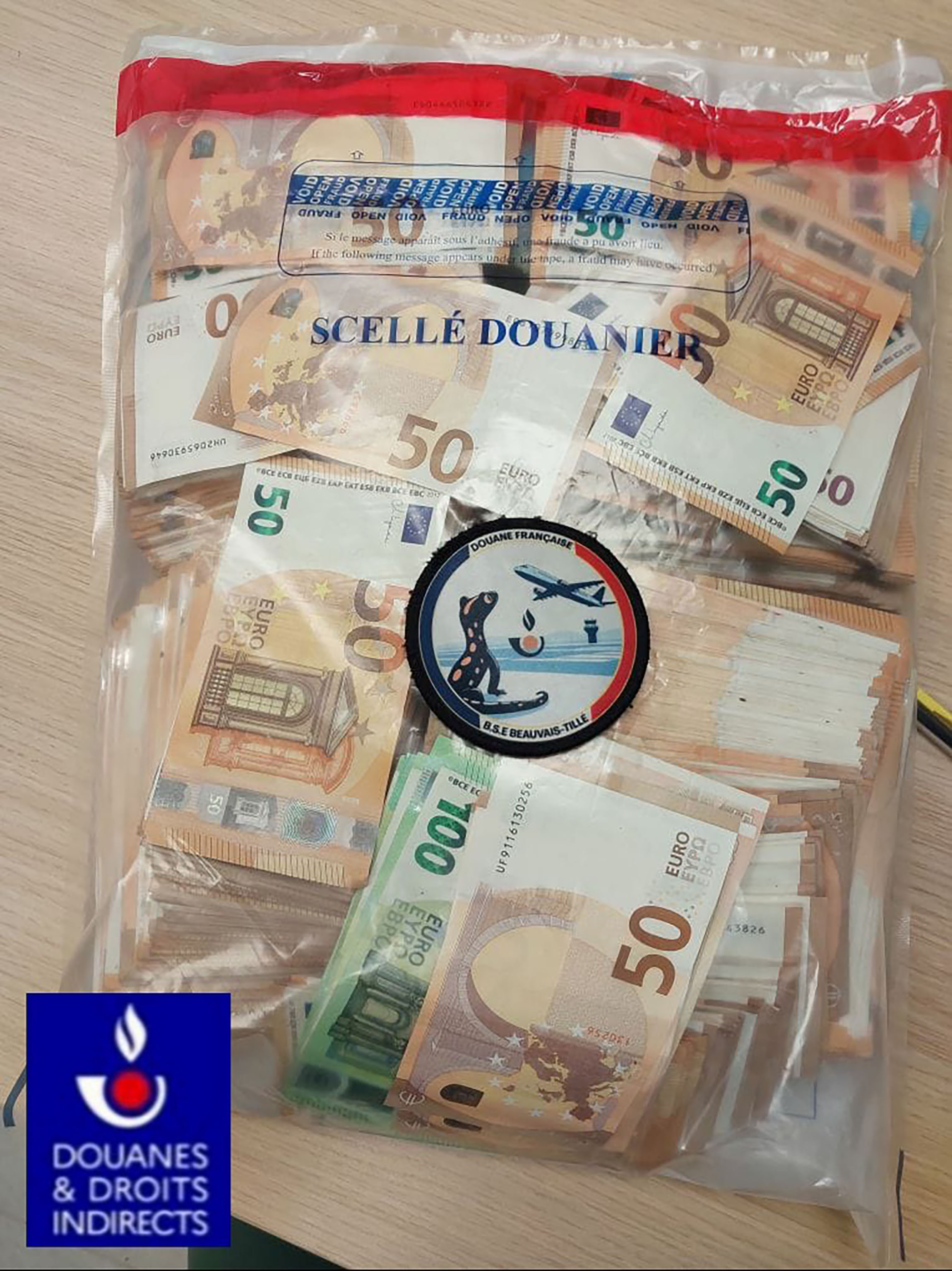 Aroport de Paris-Beauvais : intercept par la douane, le passager dissimulait 31 715 euros dans ses vtements - Le Parisien Aroport de Paris-Beauvais : intercept par la douane, le passager dissimulait 31 715 euros dans ses vtements - Le Parisien