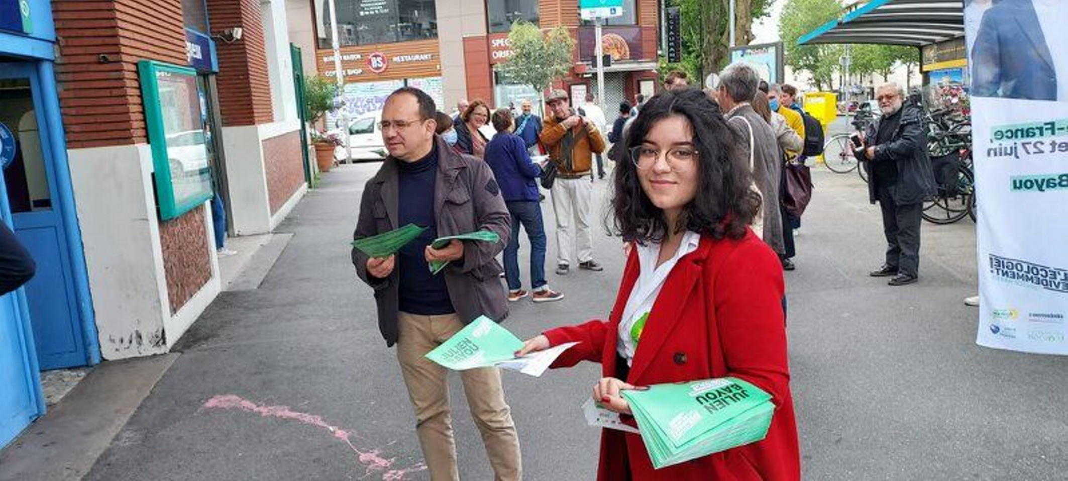 Elodie Bouzid (EELV), plus jeune élue du conseil régional d'Île-de-France, lors de la compagne des régionales. DR