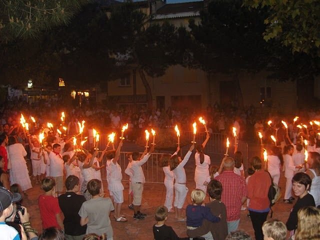 A Perpignan, le Comité international Flamme del Canigó organise chaque année le feu de la Saint-Jean, selon la tradition. La 60e édition, ce  samedi 23 juin, sera ponctuée de nombreuses animations. DR