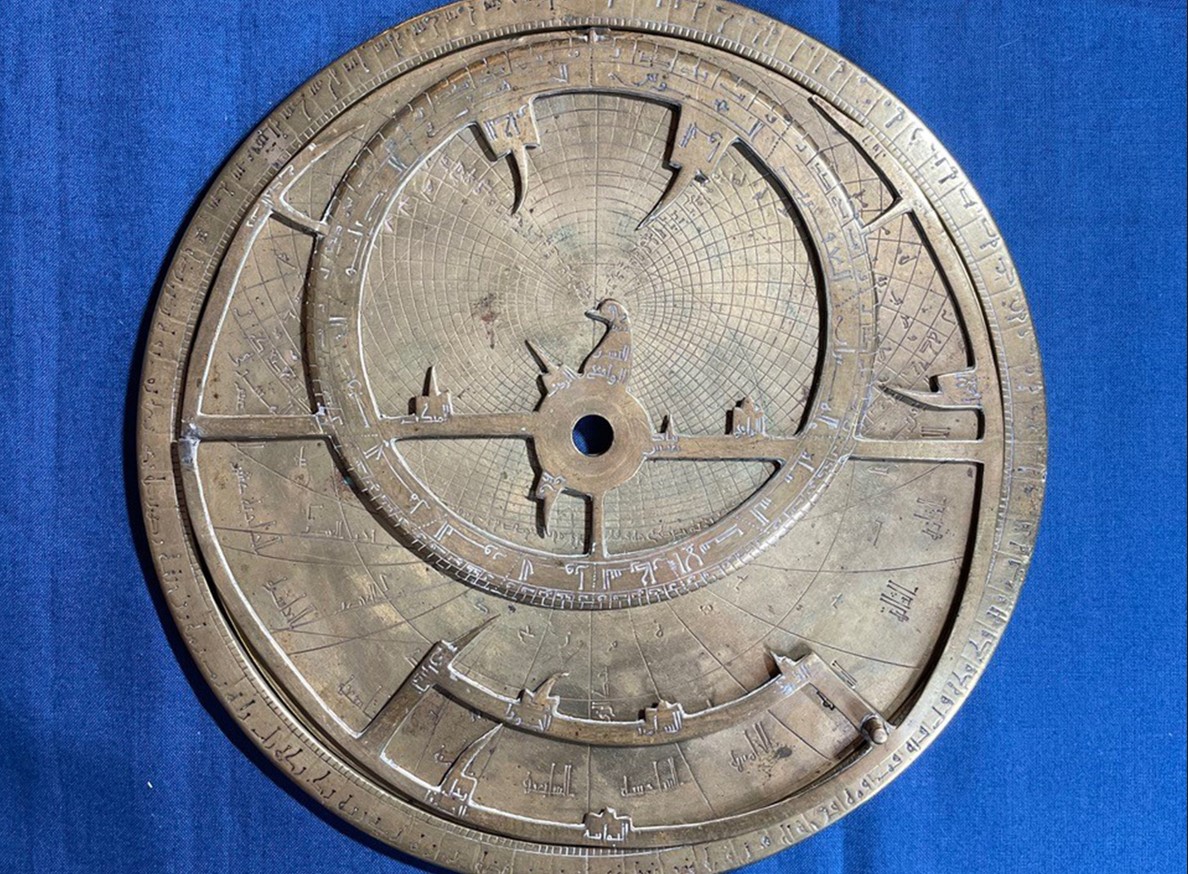 L'astrolabe du musée de Vérone (Italie) a voyagé entre l'Espagne et l'Italie, en passant peut-être même par l'Afrique du Nord. Federica Gigante