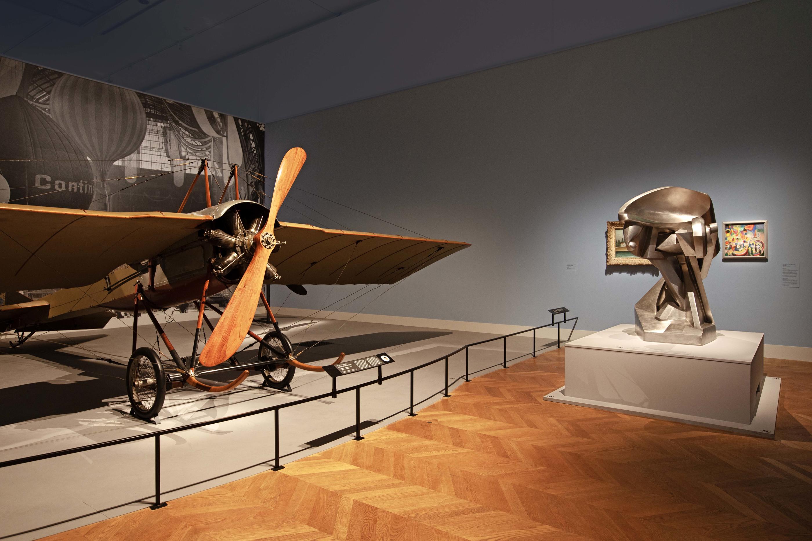L'aéroplane de 1911 est une des pièces maîtresses de l'exposition. Paris Musées/Petit Palais/Gautier Deblonde