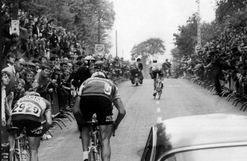 Chanteloup-les-Vignes. la course cycliste La À vu s'affronter les meilleurs grimpeurs sur plus d'un siècle. DR