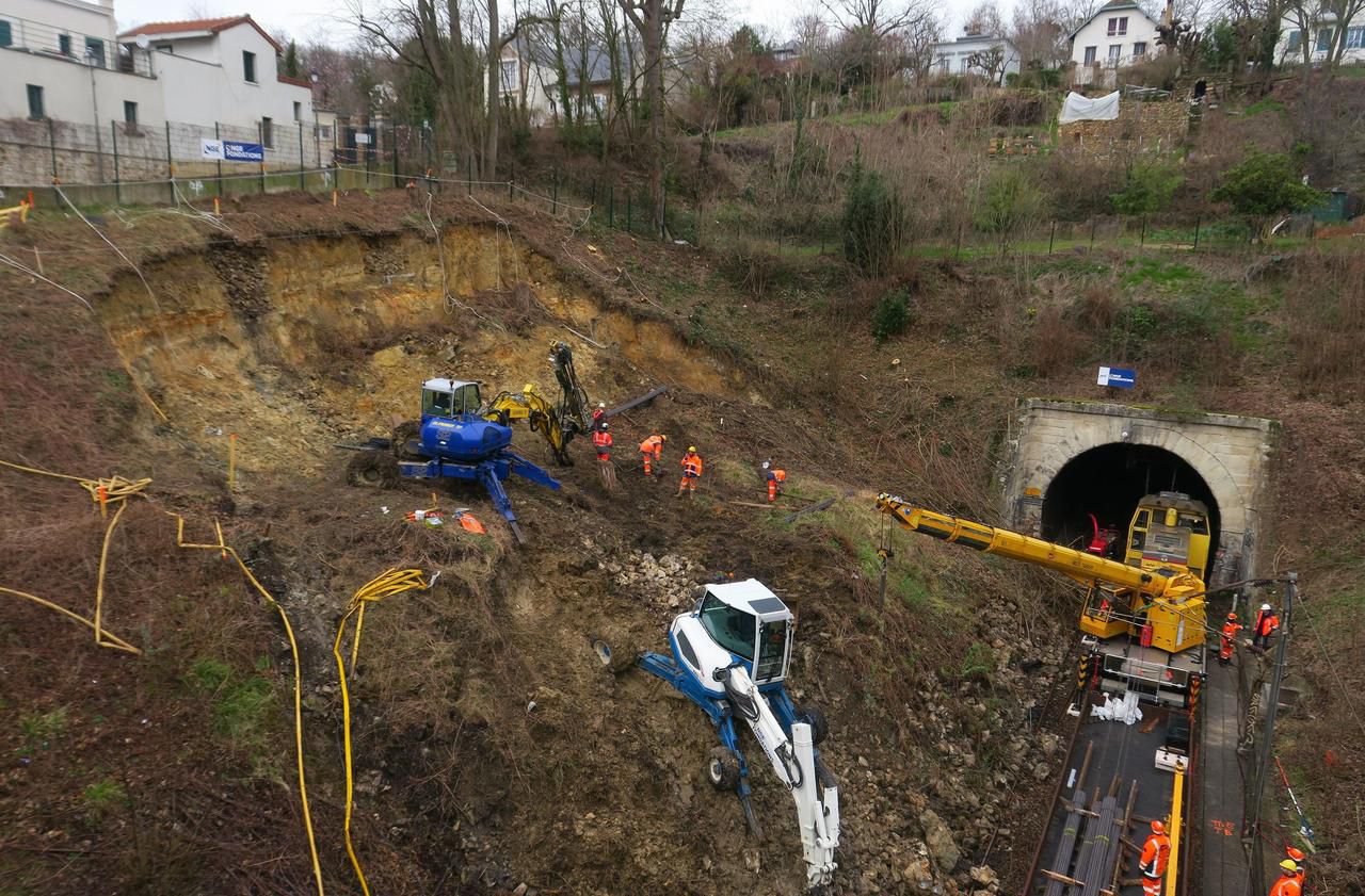 <b></b> Sèvres, le 19 février. Le chantier de confortement du terrain, qui surplombe la voie SNCF,  est interrompu jusqu’à sa réorganisation pour permettre aux employés de travailler en sécurité pendant la crise sanitaire.