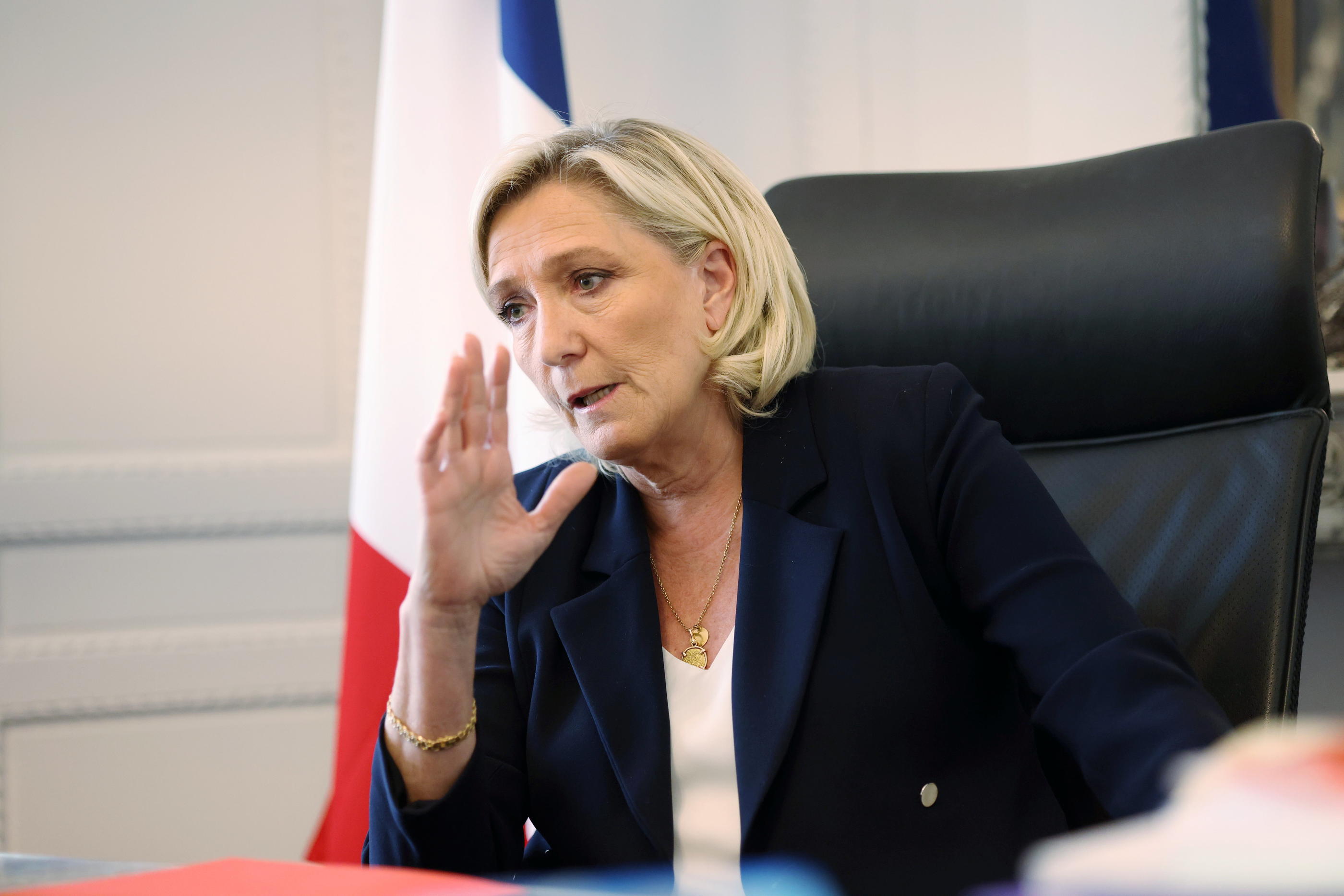 «La manière dont les LR fanfaronnent (...) ne doit pas véritablement rendre la tâche facile à Michel Barnier» pour constituer son gouvernement, ironise Marine Le Pen (ici à Paris le 17 septembre). LP/Olivier Lejeune