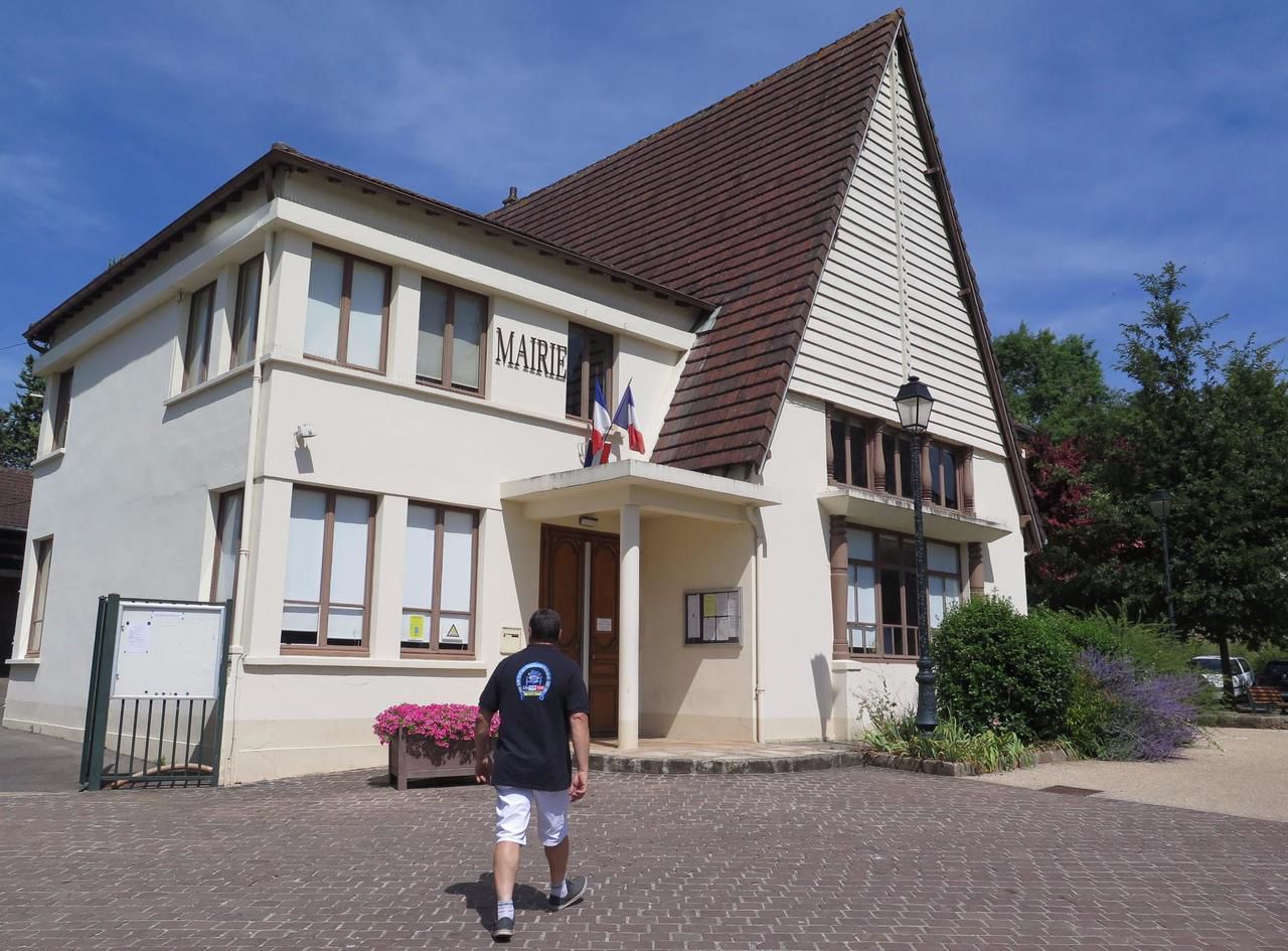 <b></b> Les services municipaux de Seraincourt et les élus sont hébergés dans ce qui était un pavillon de l’exposition universelle de 1937. 