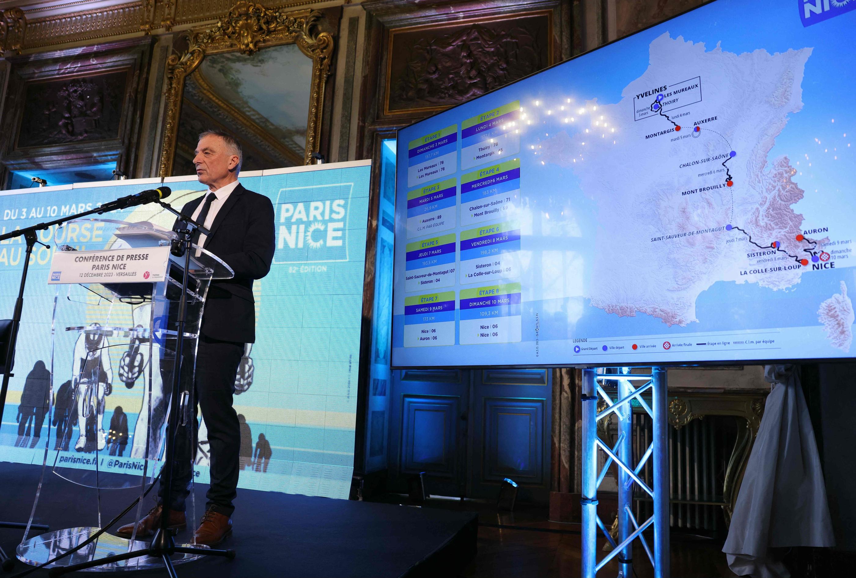 Versailles (Yvelines), ce mardi. Francois Lemarchand, le directeur du Paris-Nice cycliste, a dévoilé le parcours de l'édition 2024. (Photo by Thomas SAMSON / AFP)