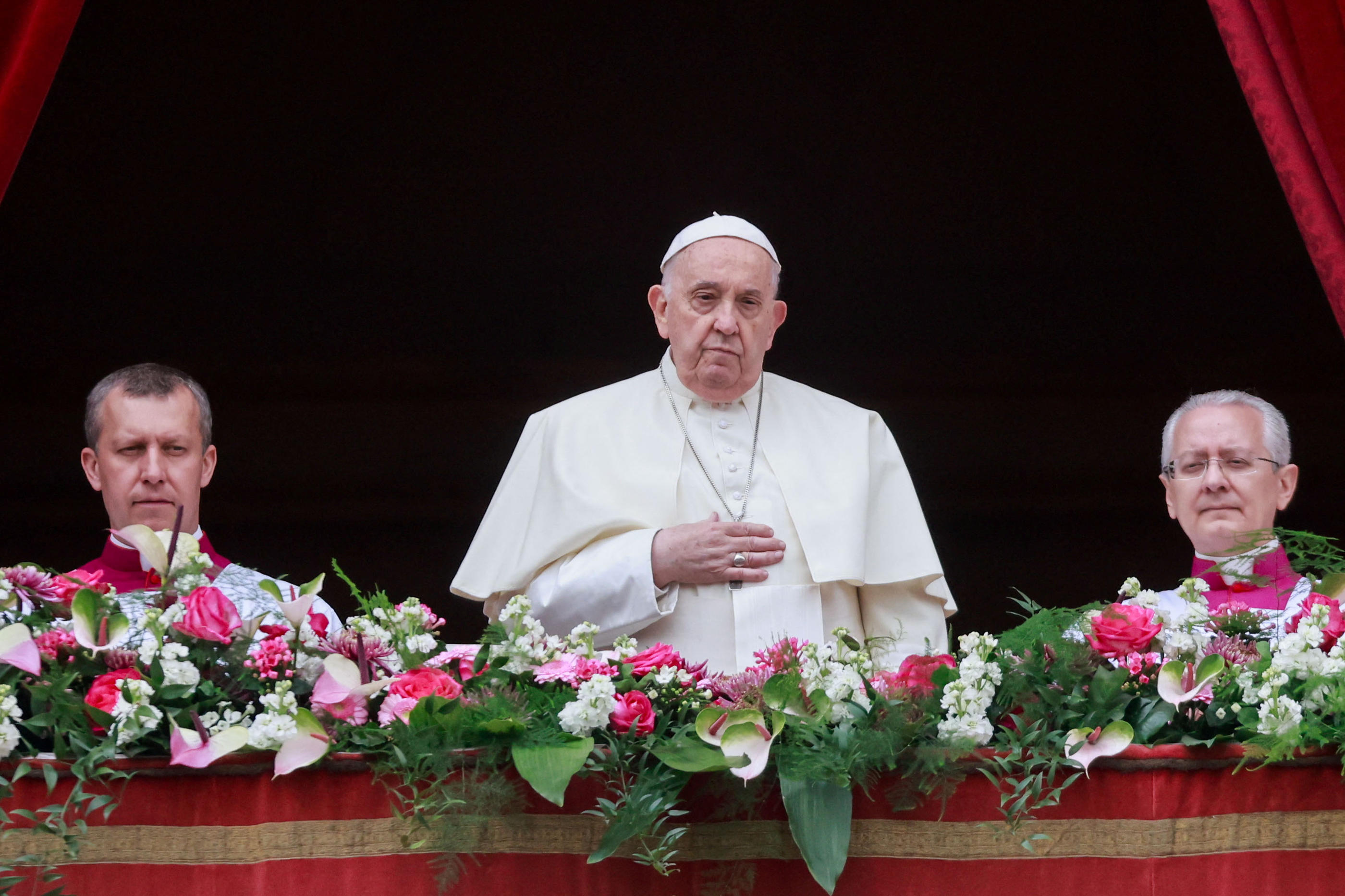 Le Pape François a délivré son message "à la ville et au monde" depuis le balcon de la basilique Saint-Pierre, au Vatican. REUTERS/Yara Nardi