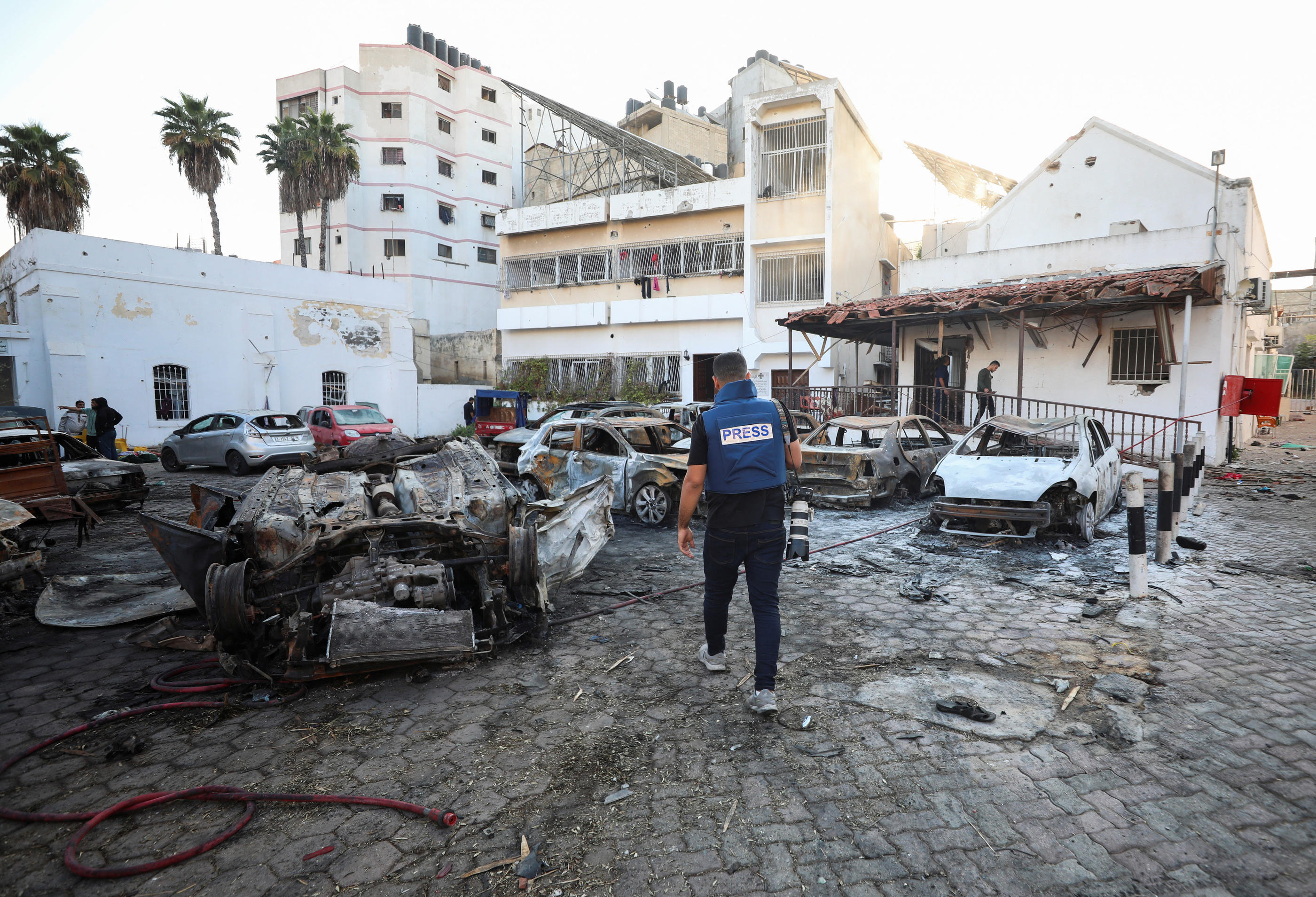 L’hôpital Al-Ahli Arab de la ville de Gaza a été touché mardi soir par une explosion meurtrière. Reuters/Mohammed Al-Masri