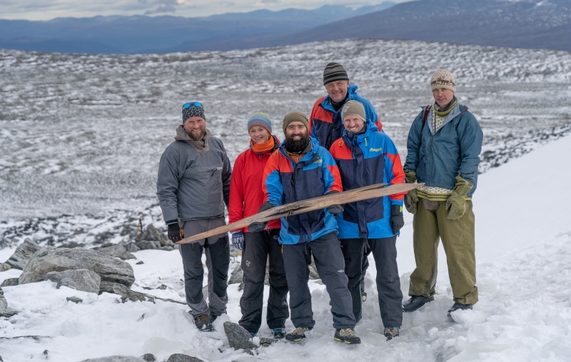 Fin septembre, en Norvège, une équipe d'archéologues a trouvé le second ski d'une paire vieille de 1300 ans ! Andreas Christoffer Nilsson / secretsoftheice.com