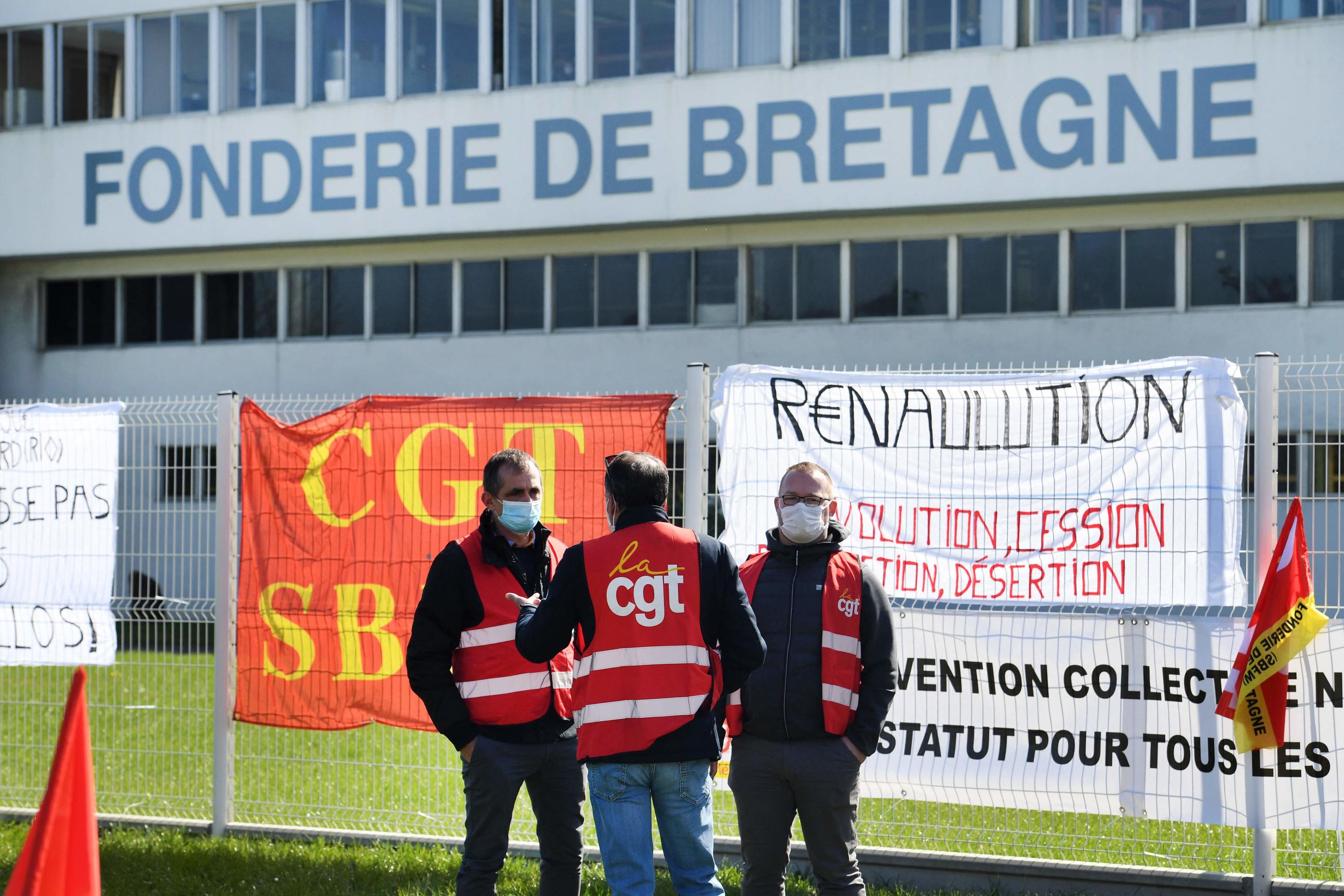 Depuis plus de deux semaines, les salariés bloquent la Fonderie de Bretagne après l'annonce de Renault de vouloir vendre ce site. AFP/Fred Tanneau