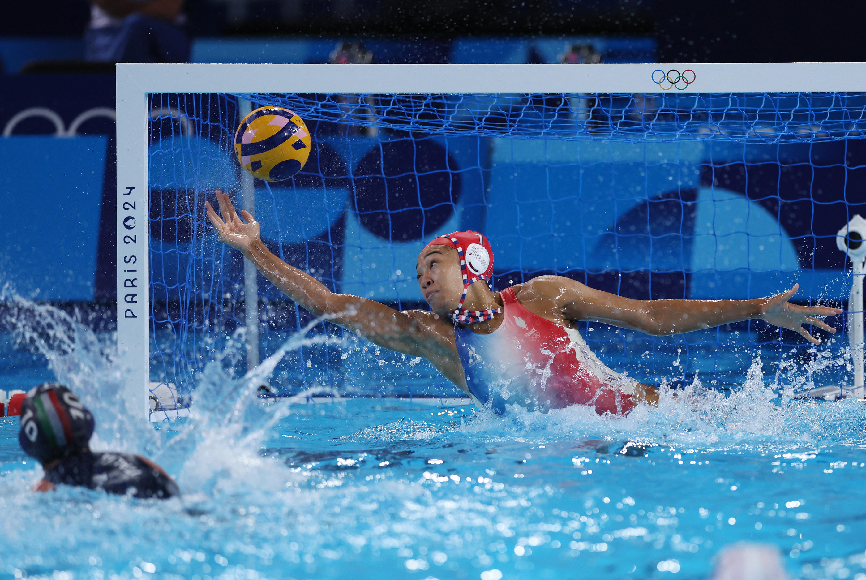 La gardienne franco-américaine Mia Rycraw sera très sollicitée ce vendredi pour le 3e match de poules des Bleues contre les Etats-Unis. REUTERS/Leah Millis