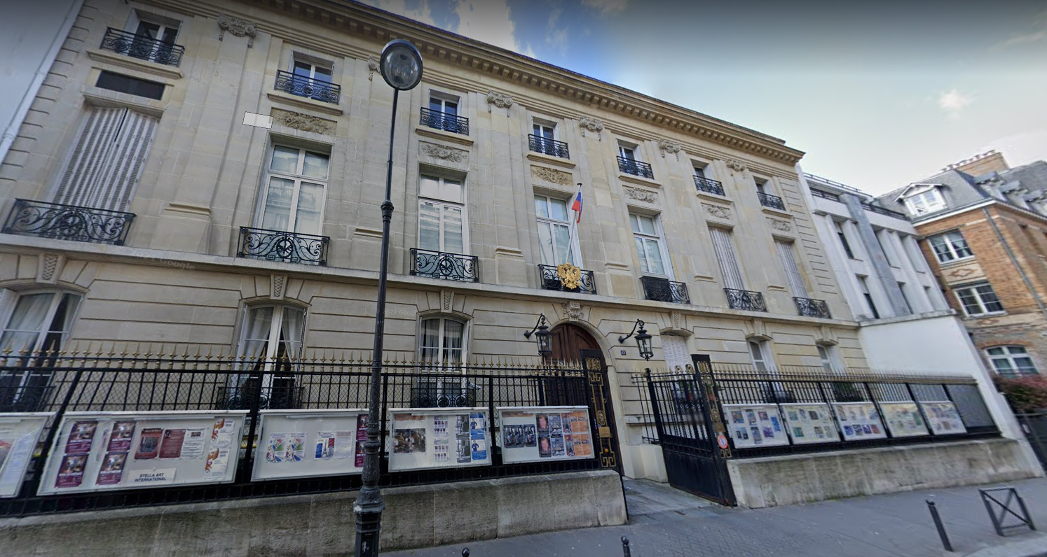 Situé dans le 16e arrondissement de Paris, le centre culturel russe a été la cible d'un jet de cocktail Molotov dans la nuit de dimanche à lundi. /Google street view