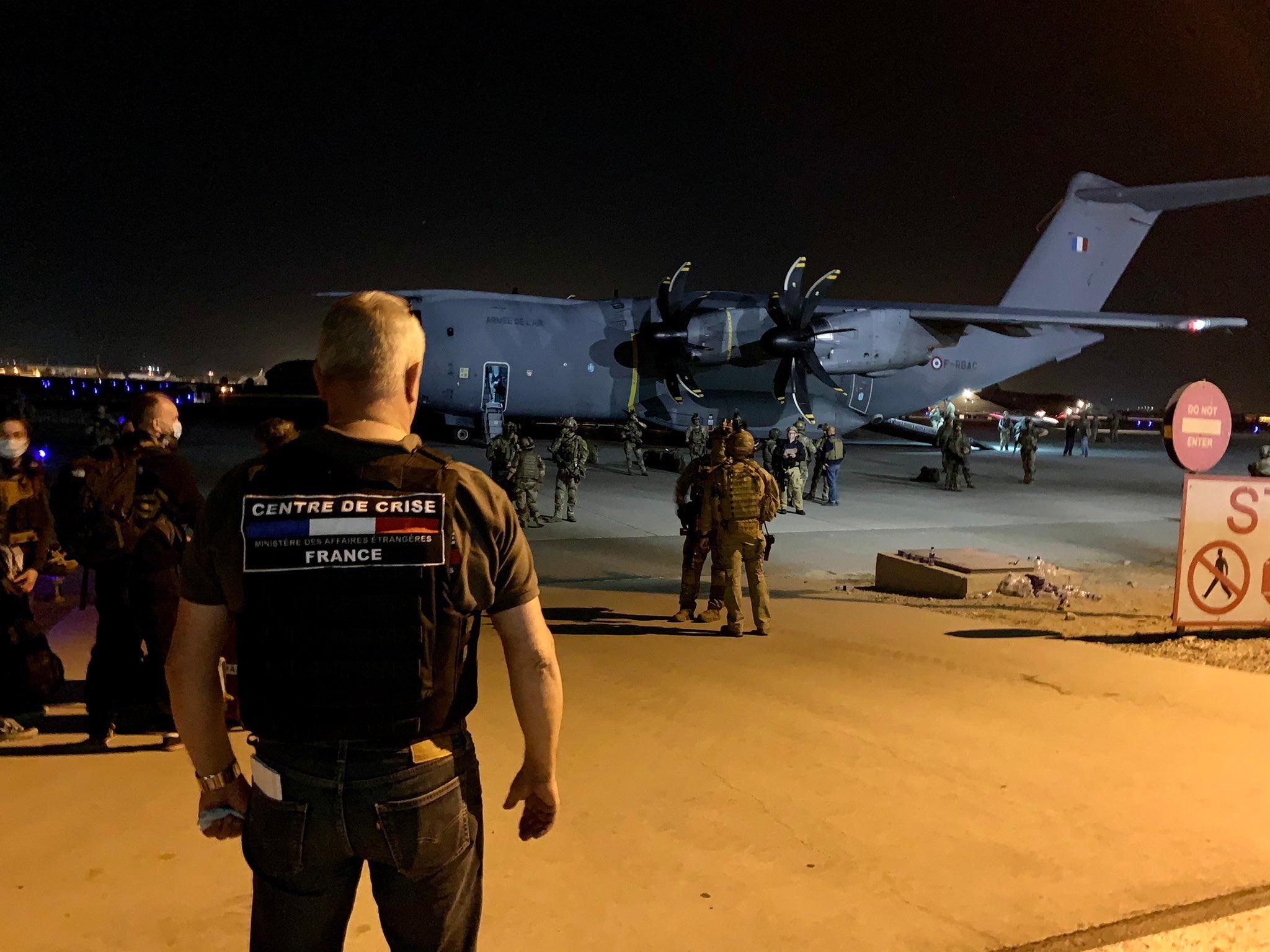 Kaboul, le 18 août 2021. Première évacuation par un A400M des forces françaises. Twitter/@AmbassadeKaboul