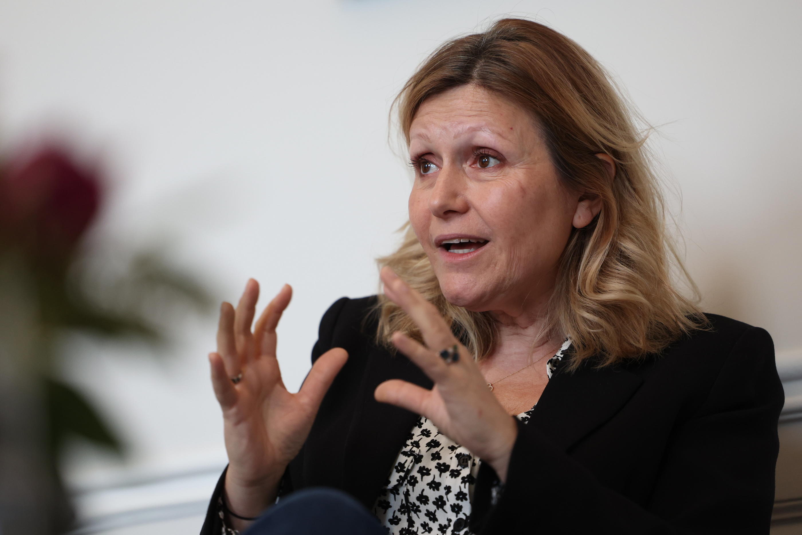 Yaël Braun-Pivet : « Il est encore temps d'améliorer le bilan démocratique  d'Emmanuel Macron » - Le Parisien
