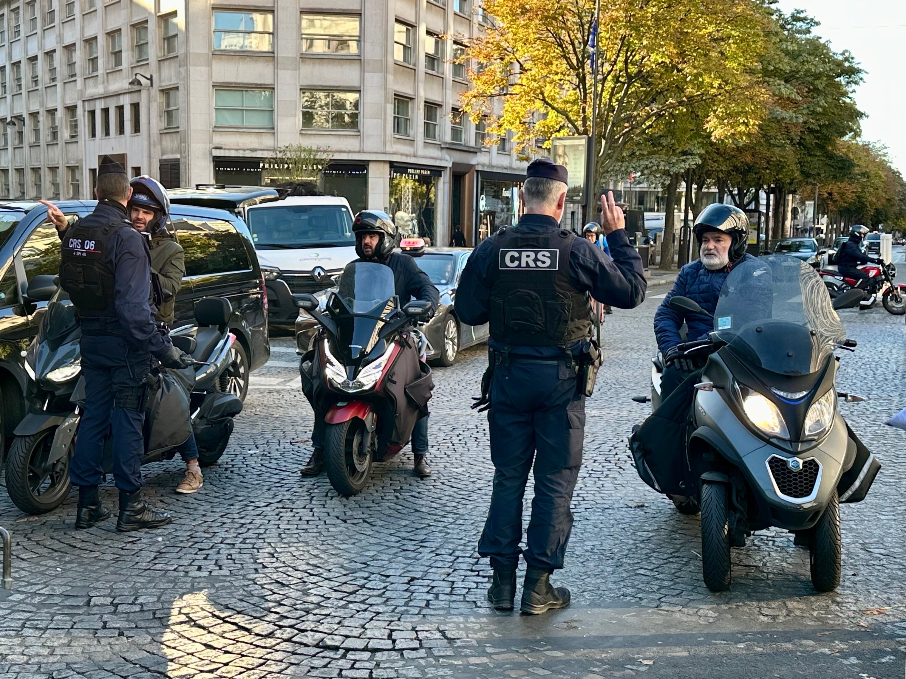 Paris, le 13 septembre 2024. Des barrages routiers étaient déjà mis en place sur les Champs-Elysées la veille de la grande parade des champions. LP/Aurélie Audureau