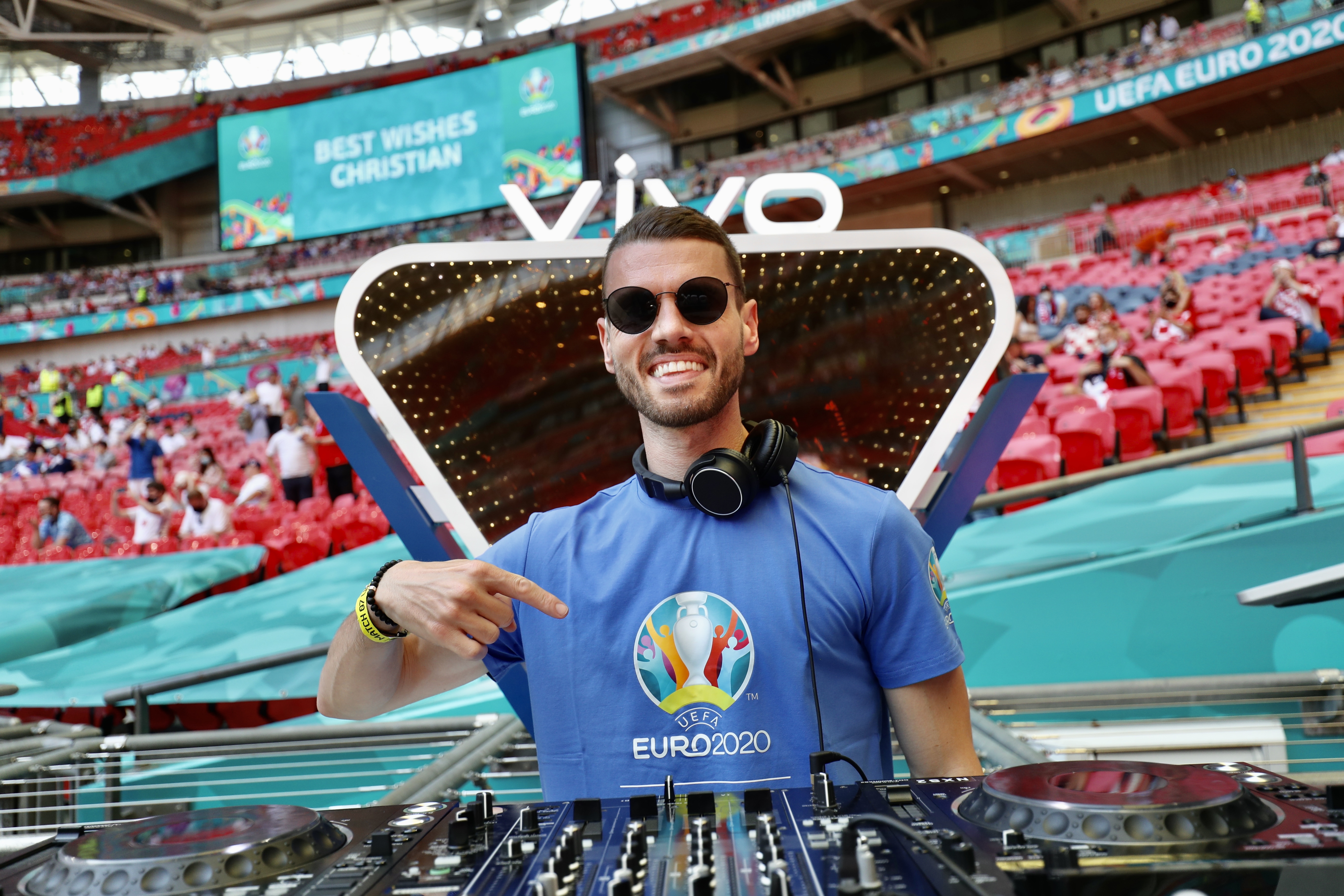 Tony Perry est le DJ officiel des matchs de l'Euro à Wembley.
