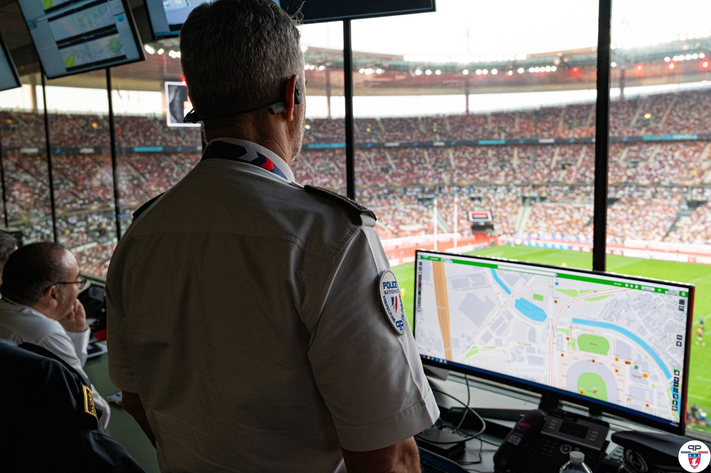 Un magistrat du parquet se rend quotidiennement au poste de commandement opérationnel du Stade de France, à Saint-Denis, pour assurer une surveillance continue, tant pendant les Jeux olympiques que pendant les Paralympiques. Préfecture de police/Damien Le Mellec