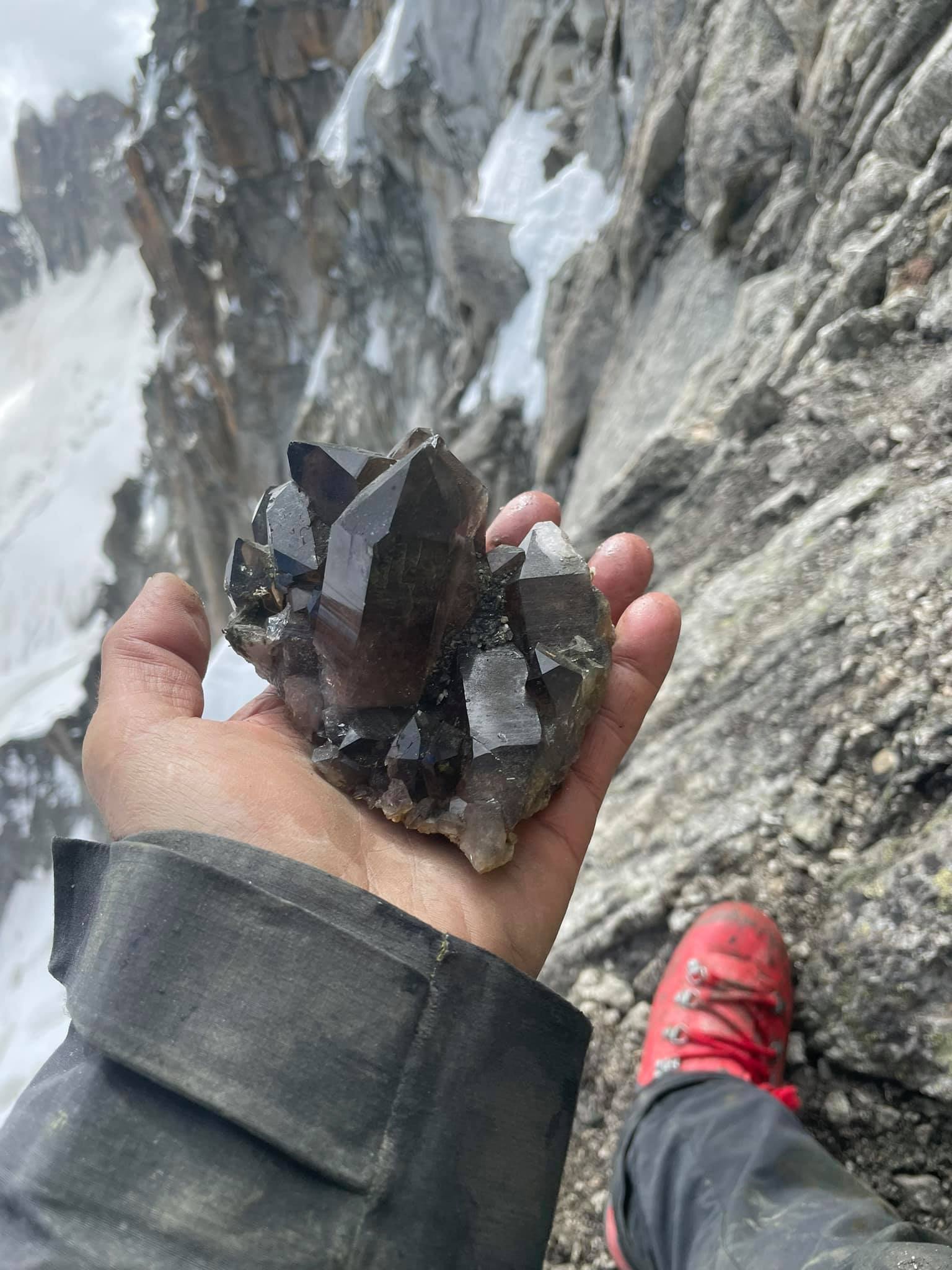 Mont-Blanc (Haute-Savoie), le 24 juillet. Le massif regorge de trésors minéralogiques que recherchent des cristalliers. Ces minéraux exceptionnels peuvent atteindre des milliers d’euros. LP/Thomas Pueyo