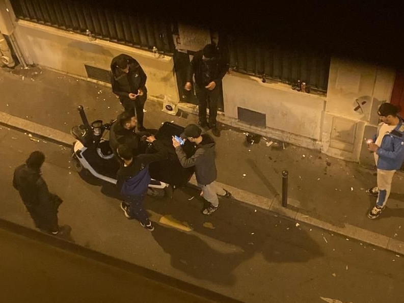 Paris (Xe), en mai. Les habitants de la rue Sainte-Marthe dénoncent un climat d'insécurité grandissant dans le quartier, où une femme a été agressée par une bande habituée à squatter l'endroit. DR