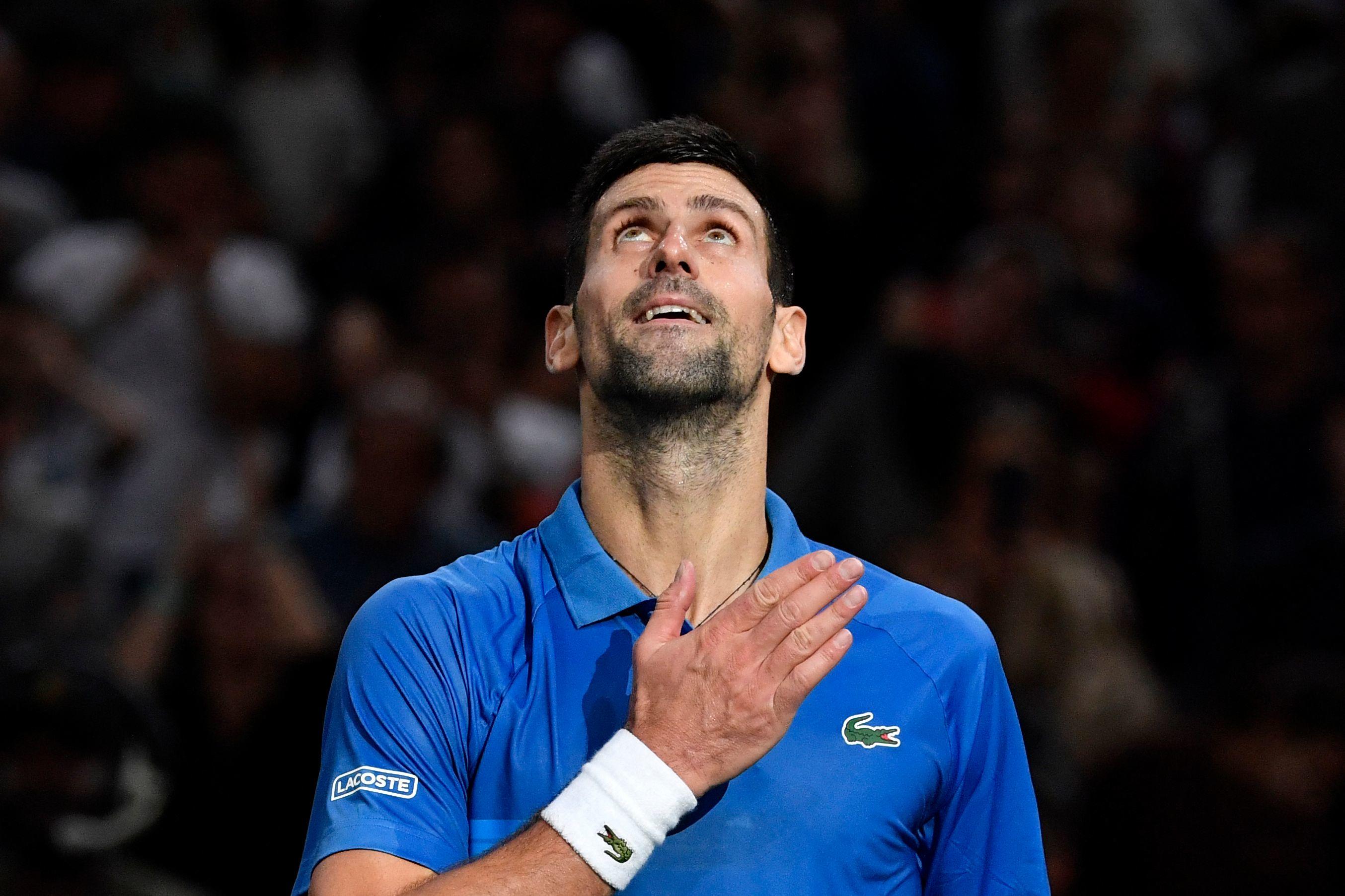 Novak Djokovic compte conserver sa place de numéro un mondial et cela passe par un beau parcours à Paris cette semaine. JULIEN DE ROSA / AFP