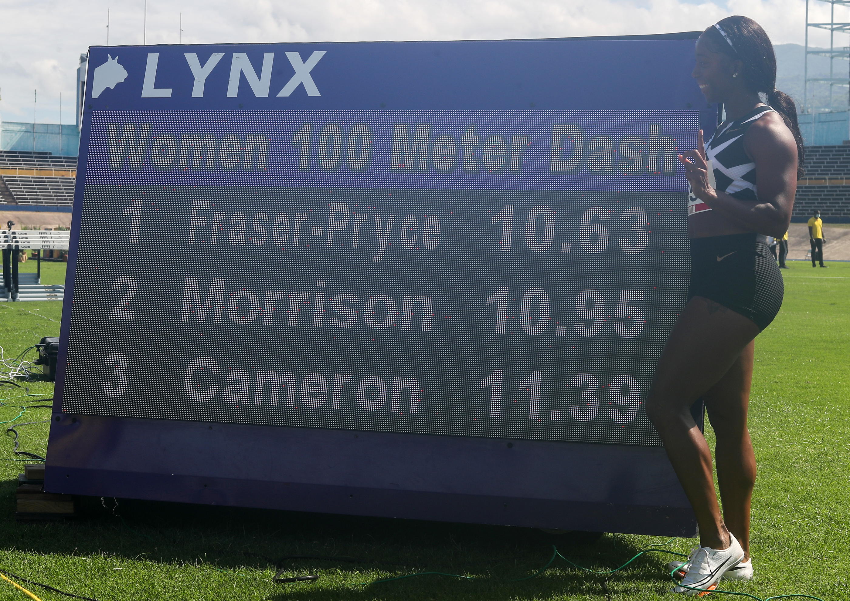 Shelly-Ann Fraser-Pryce est devenue la 2e sprinteuse la plus rapide de l'histoire sur 100 m. REUTERS/Gilbert Bellamy