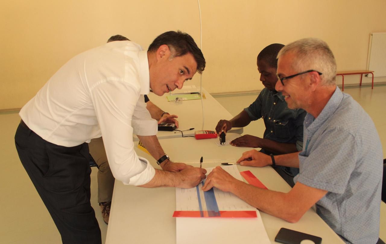 <b></b> Savigny-le-Temple, ce dimanche. Olivier Faure, député PS sortant, affronte huit candidats dont des représentants de La France Insoumise, La République En Marche et des Républicains. 