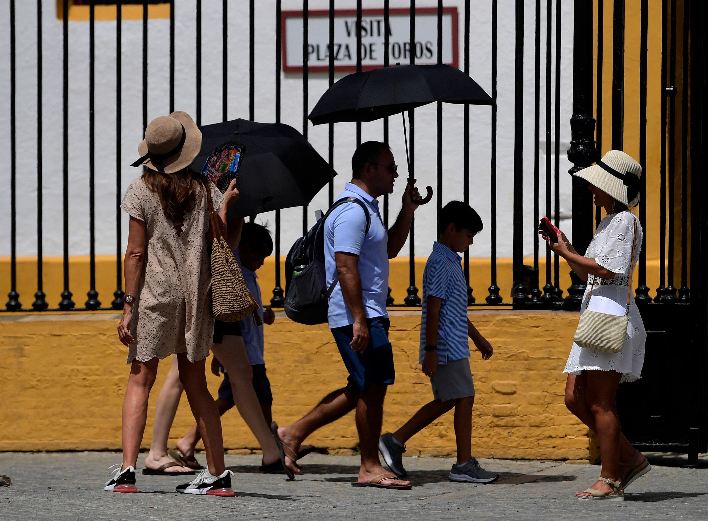 Les températures ont « atteint ou dépassé les 20 °C » dans « près de 400 stations » météorologiques du pays, soit près d’une sur deux, a souligné le porte-parole de l’agence météorologique nationale. AFP/CRISTINA QUICLER