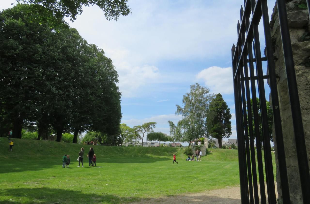 <b></b> Ouvert durant le confinement, le parc Songeons de Compiègne demeure donc accessible au public malgré le classement de l’Oise en zone rouge sur la carte du confinement.
