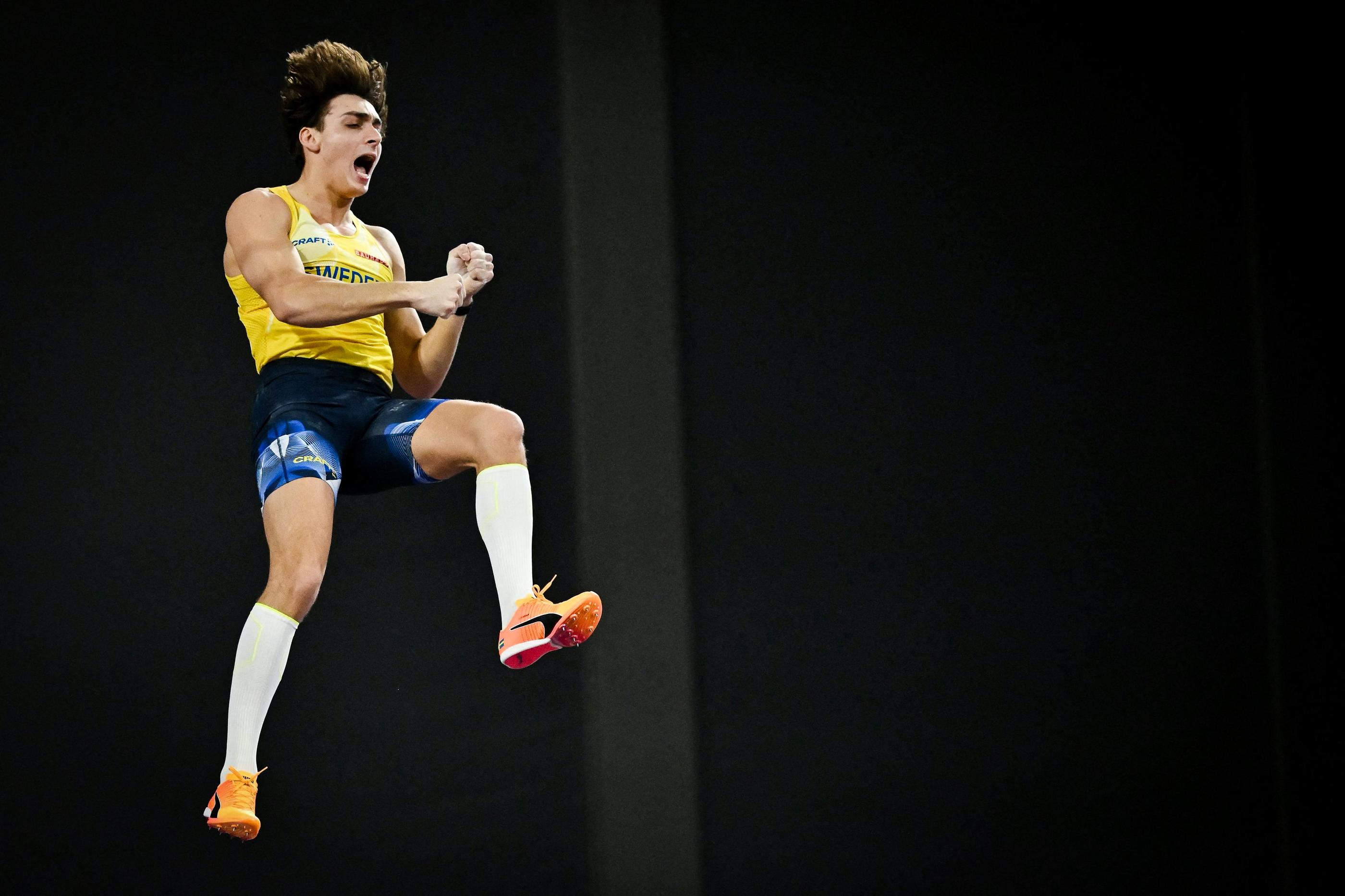 Armand Duplantis a battu son propre record du monde de saut à la perche en sautant 6,24 m ce samedi en Chine. Ben Stansall / AFP