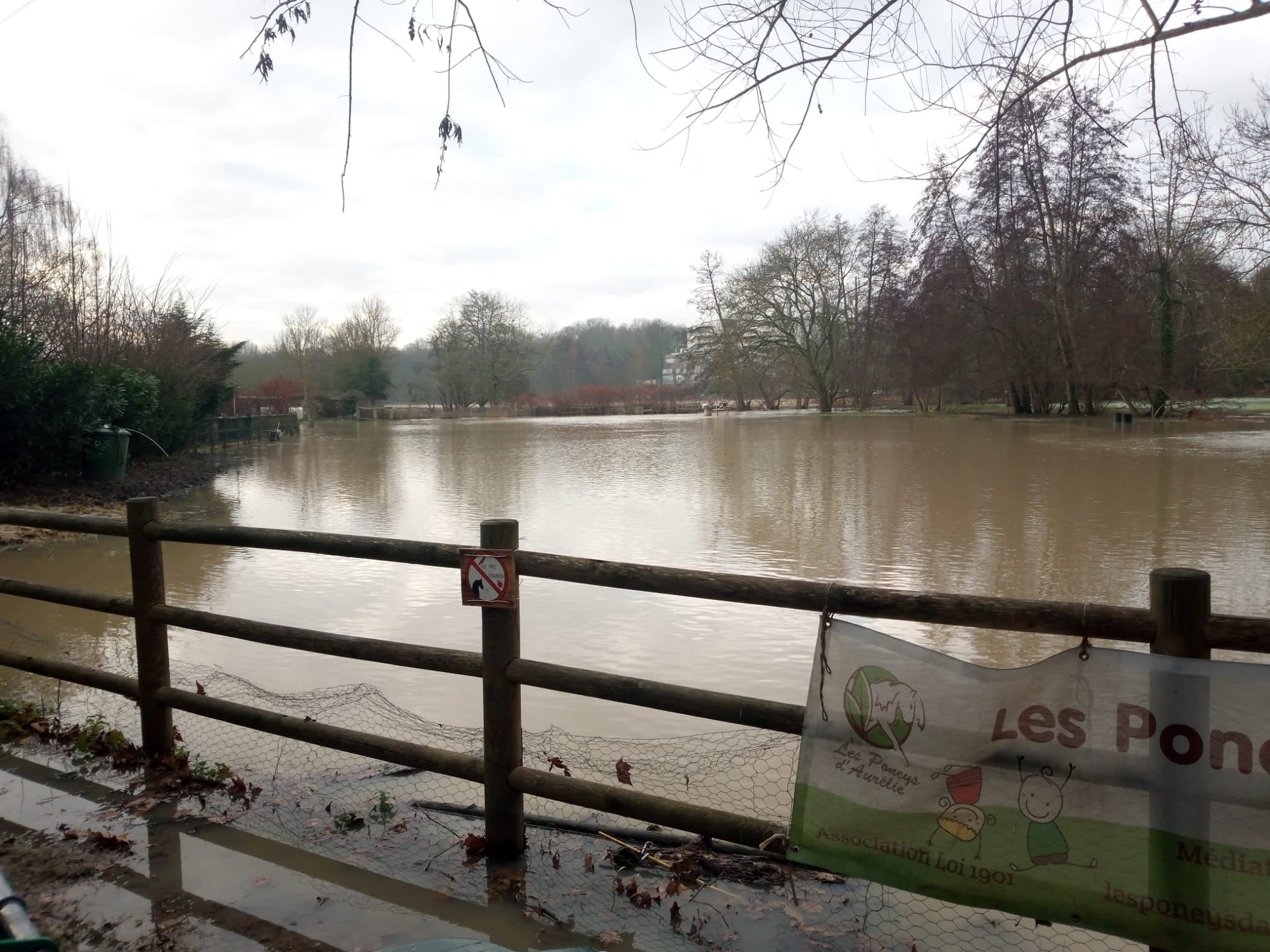 Varennes-Jarcy, ce jeudi 6 janvier. Le niveau de l'Yerres grimpe au lieu-dit des Grands-Réages. SYAGE