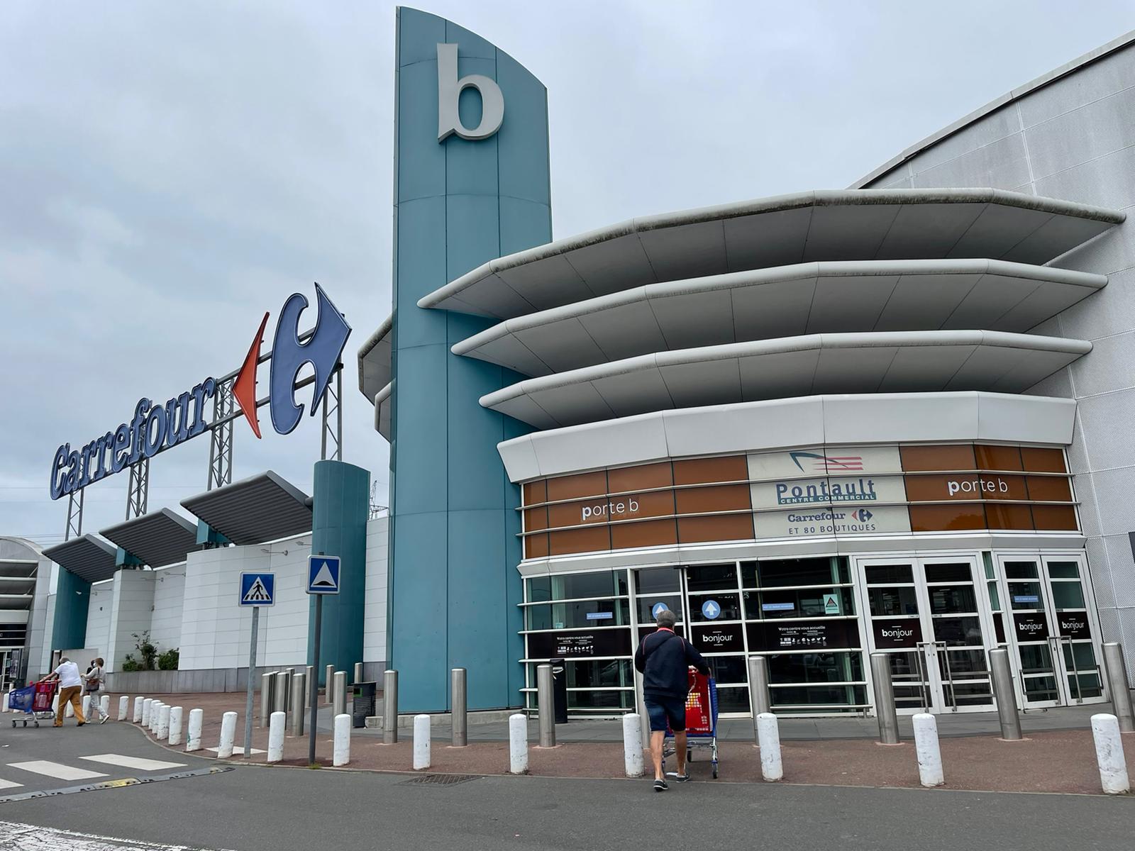 Illustration. Le drame s'est produit lundi soir, sur le parking du centre commercial Carrefour à Pontault-Combault. LP/Timothée Talbi