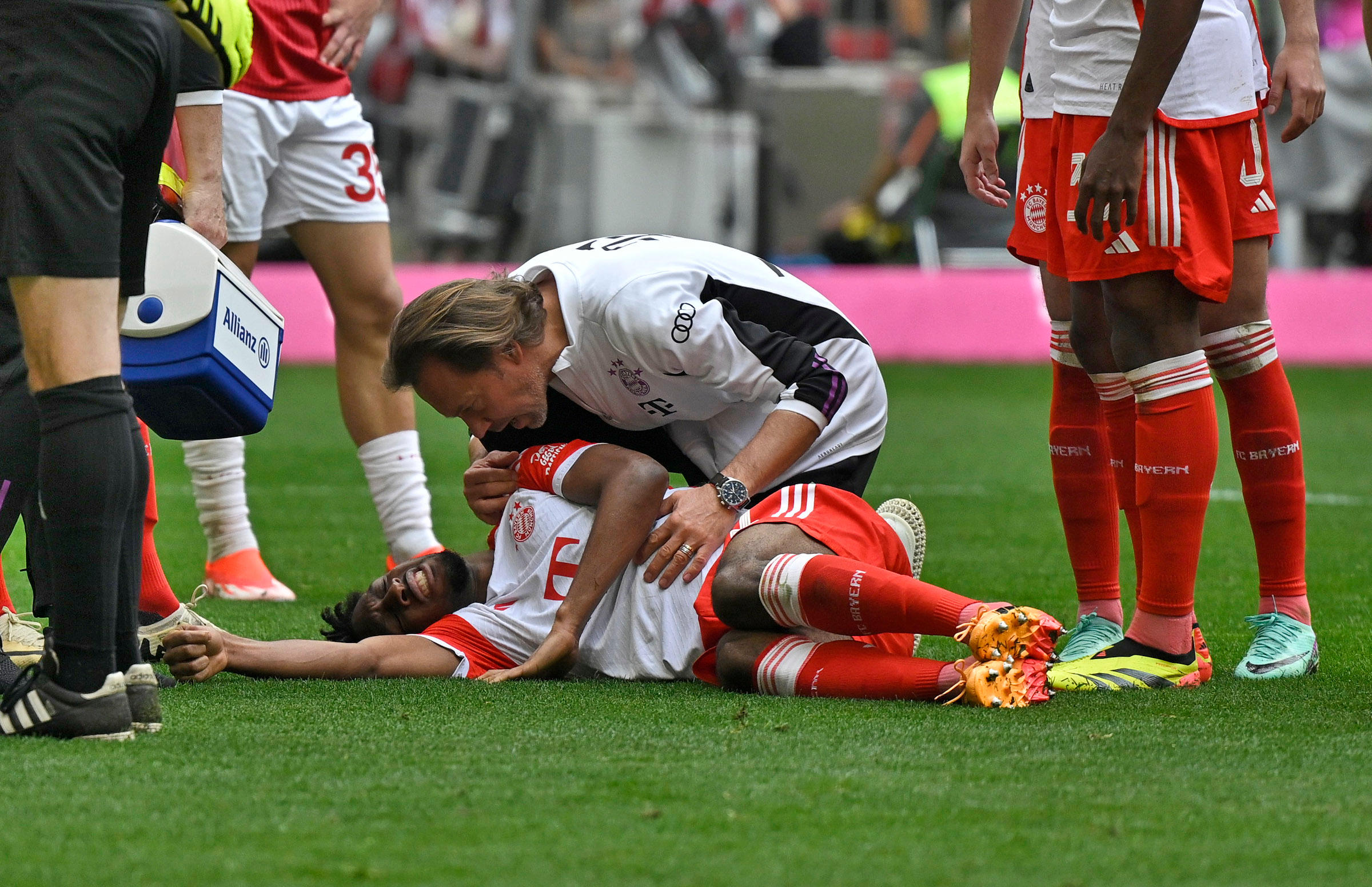 Kingsley Coman est à nouveau sorti sur blessure contre Cologne. Icon Sport