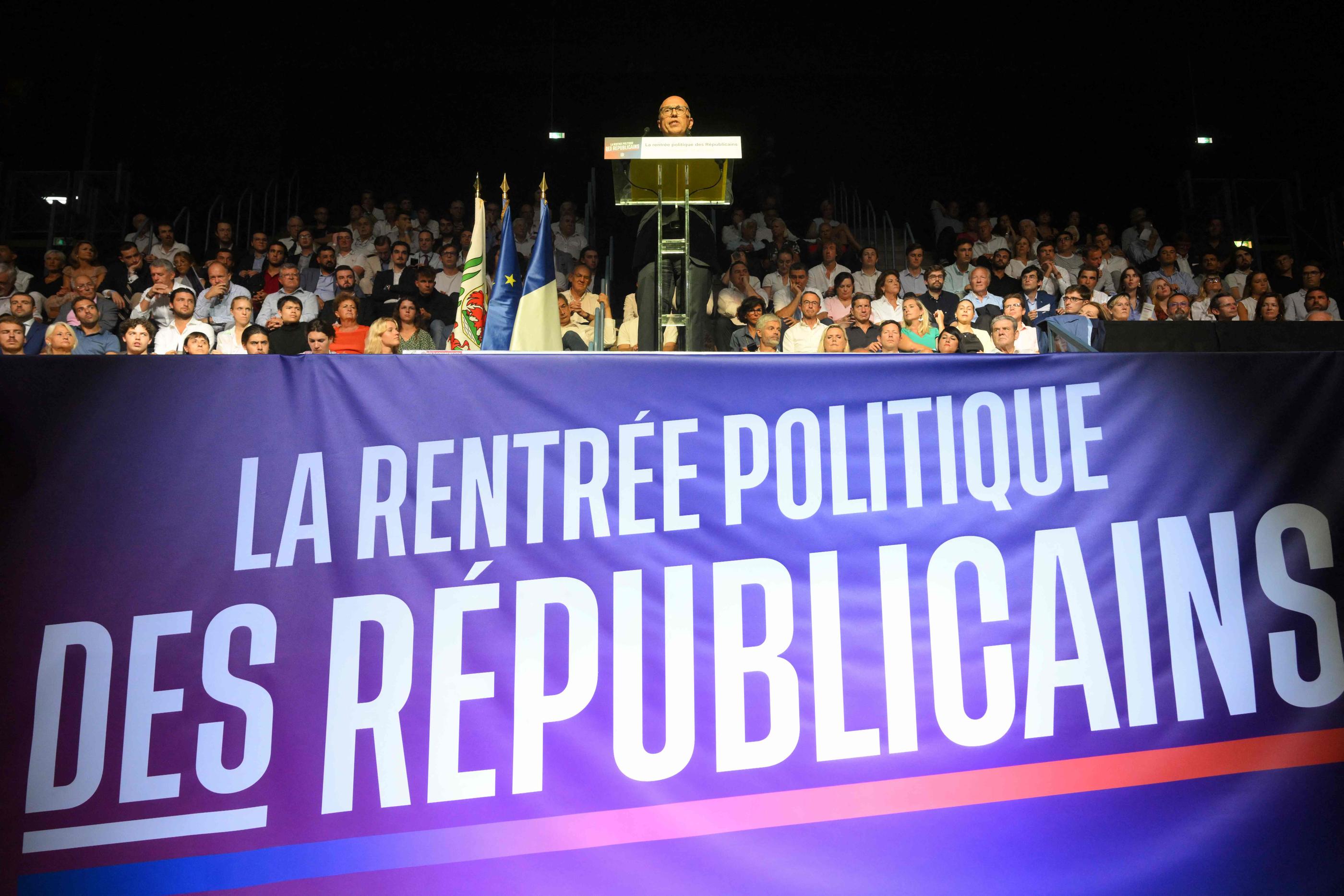 Éric Ciotti, président de LR, a pris la parole devant plusieurs milliers de militants ce dimanche. AFP/Nicolas Tucat