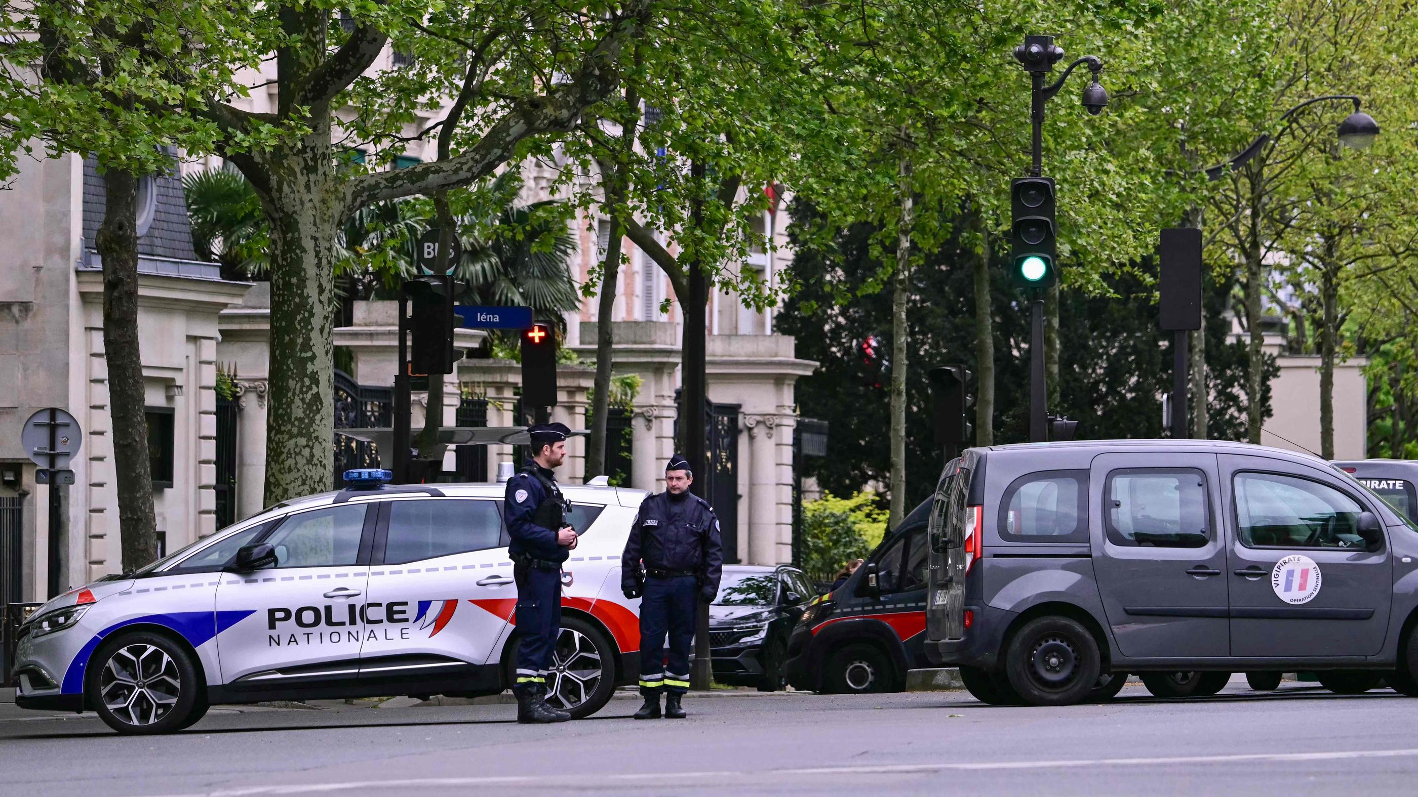 Un homme a été interpellé vendredi après une alerte lancée par le consulat d'Iran à Paris, dans le XVIe arrondissement. AFP/Miguel Medina
