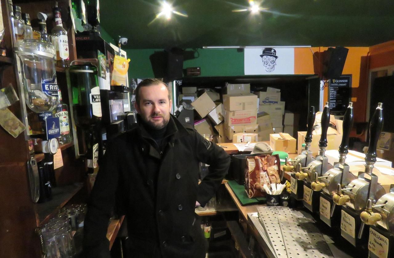 <b></b> Chailly-en-Bière, dimanche 20 décembre 2020. Fermé, le pub « Paddy Rock » sert de lieu de stockage des jouets collectés grâce à l’opération « Range ta chambre solidaire ».