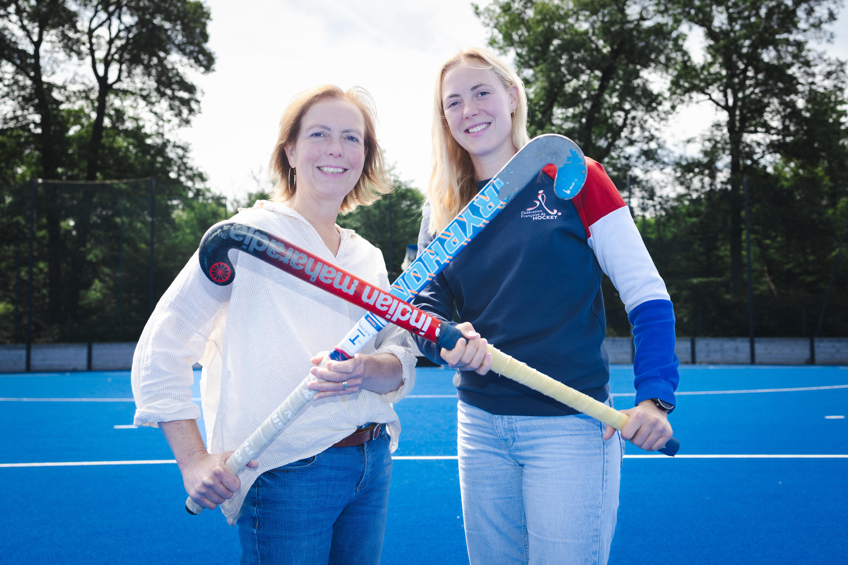 C'est grâce à sa mère, Marianne, que Guusje Van Bolhuis (ici le 8 juin, à droite), joueuse de l’équipe de France de hockey sur gazon, peut désormais porter la tunique bleue. LP/Olivier Arandel