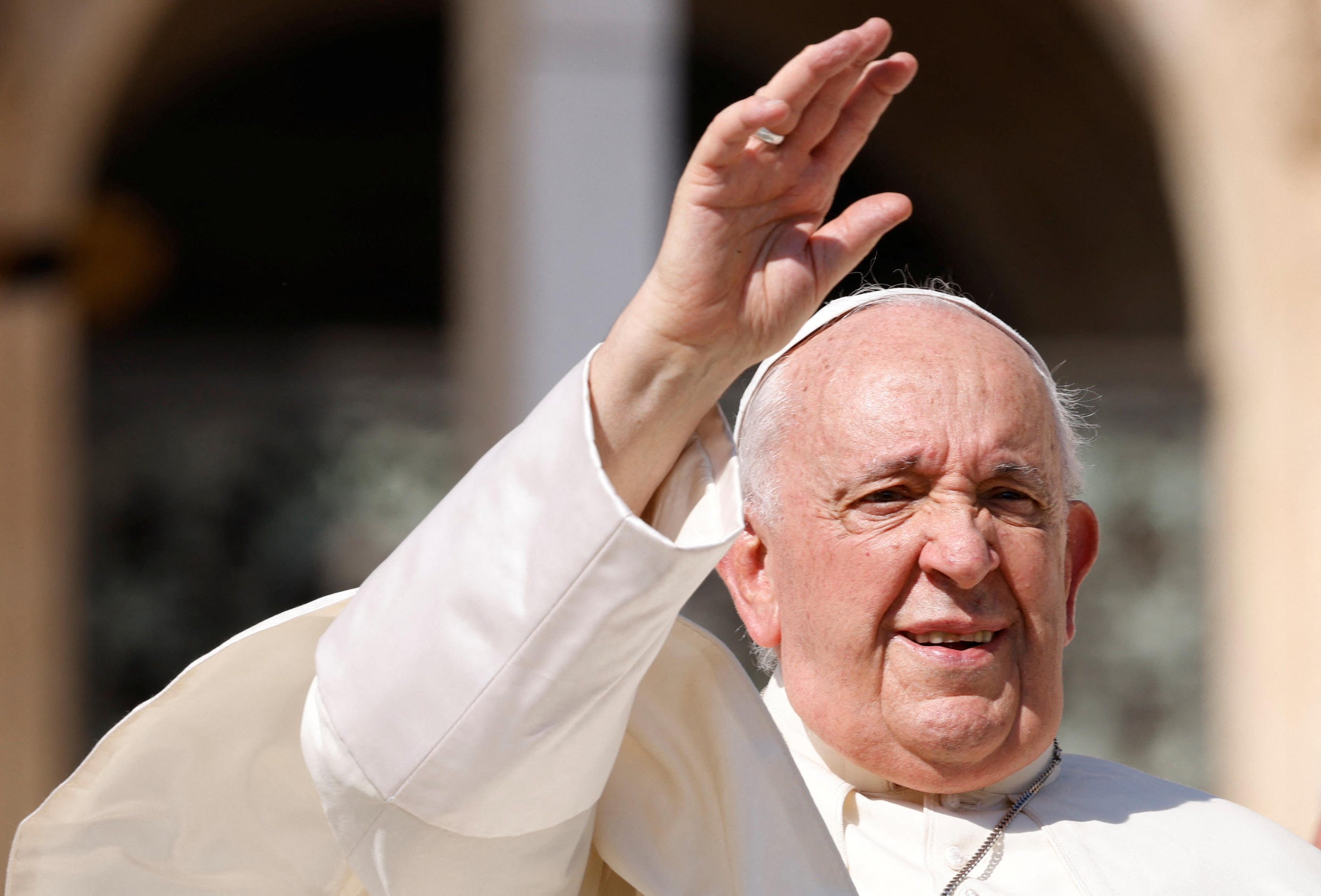 Le pape François (ici le 6 septembre au Vatican) devrait discuter avec des responsables associatifs et des personnalités religieuses, notamment. Reuters/Remo Casilli