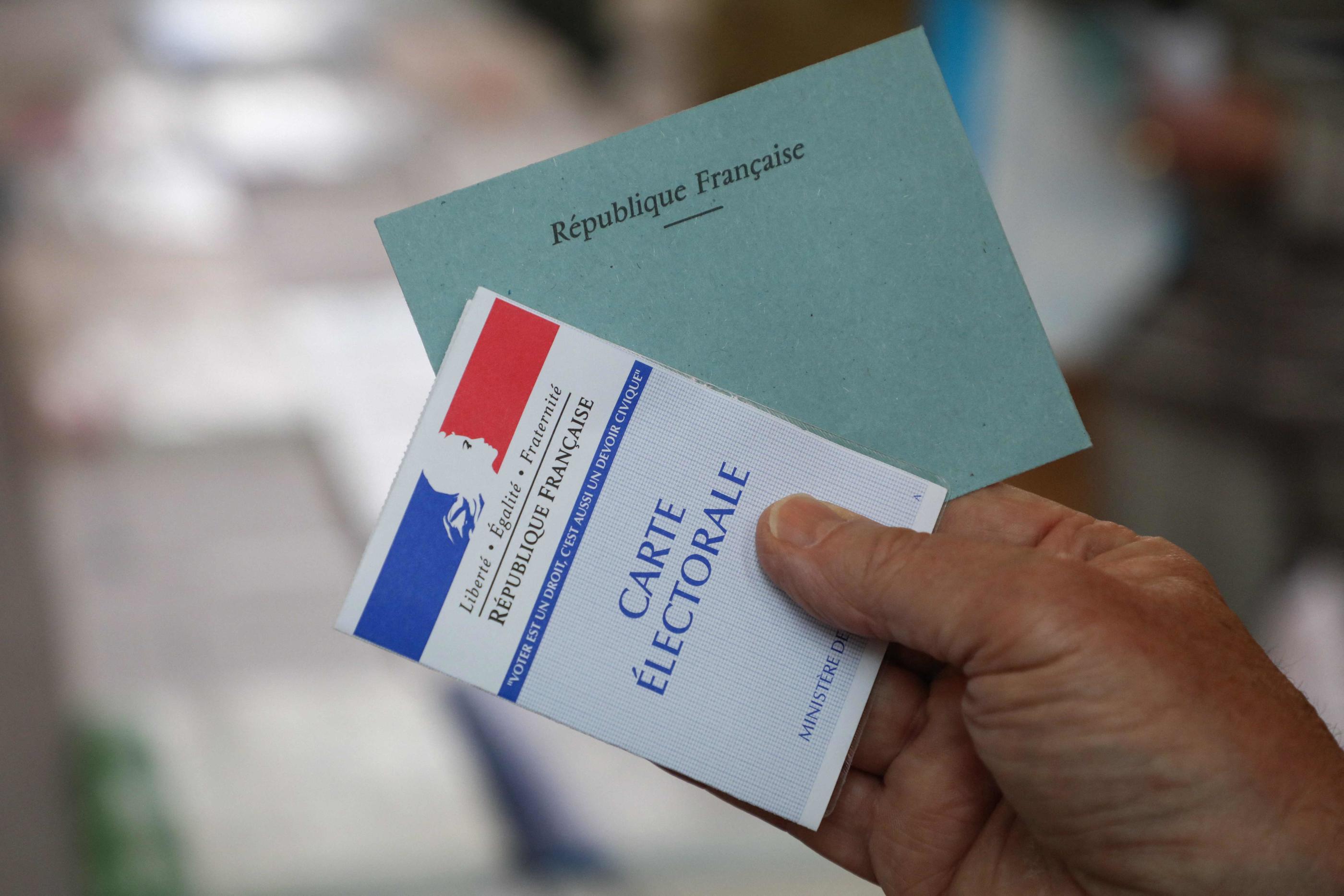 Le scrutin sera ouvert de 8 heures à 18 heures (voire 19 heures ou 20 heures dans les plus grandes villes). Et pour ceux qui ont égaré leur carte d'électeur, il est possible de voter en présentant sa pièce d’identité. AFP/Ludovic Marin