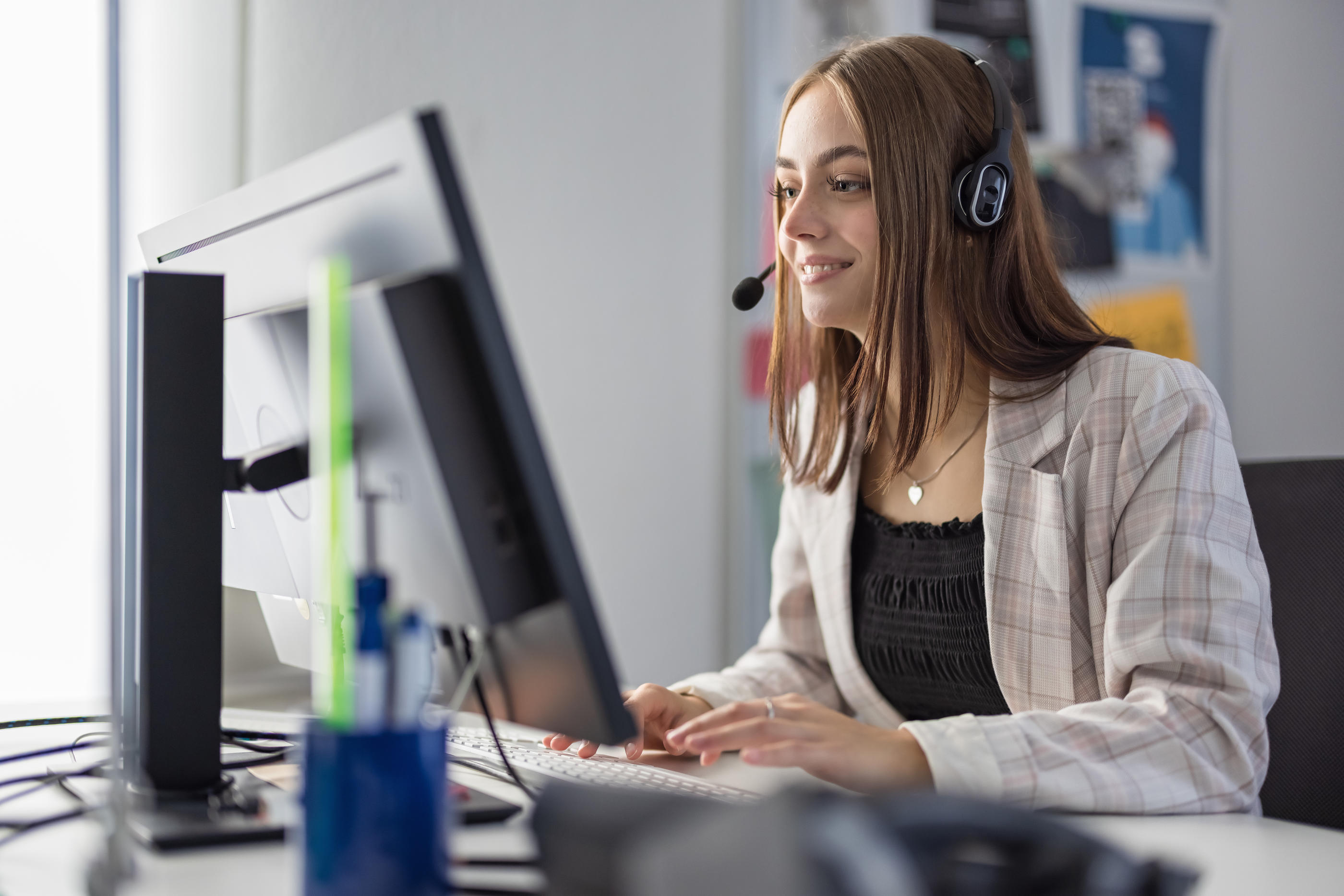 Il suffit d’un téléphone et d’un ordinateur pour exercer la profession de community manager en indépendant. Istock