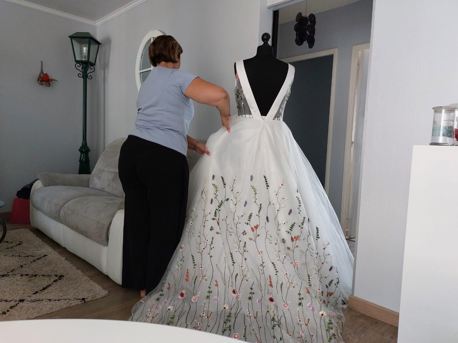 Elancourt (Yvelines), le 13 juillet 2023. Cette couturière qui personnalise des robes de mariée et les commercialise à domicile participera au salon organisé du 1er au 3 septembre 2023 au Perray-en-Yvelines, près de Rambouillet. LP/Elisabeth Gardet