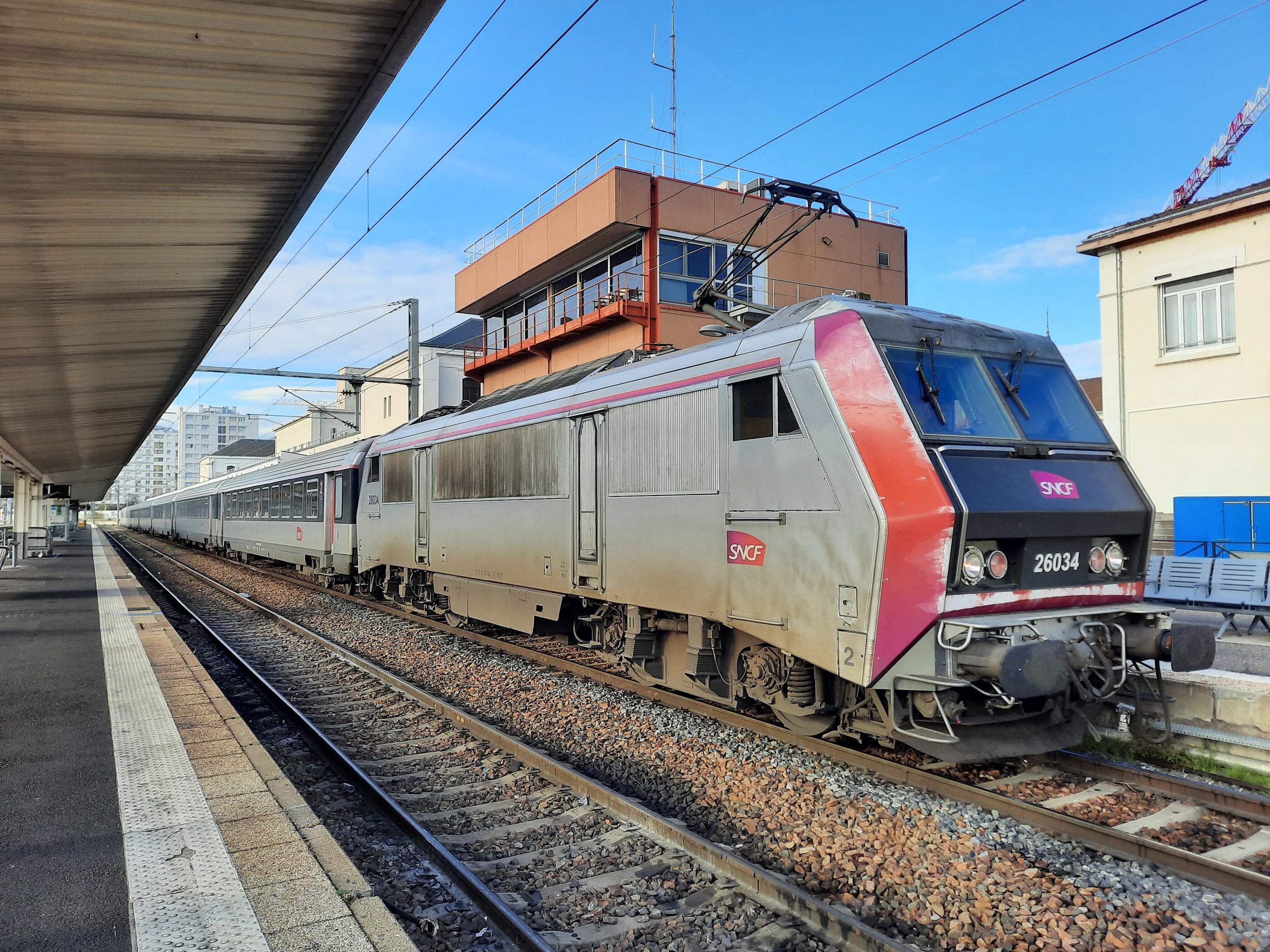 La ligne Intercités Paris-Clermont est un cauchemar pour les usagers : 121 trains ont accusé un retard de plus d’une heure en 2023. Radio France/Emmanuel Moreau