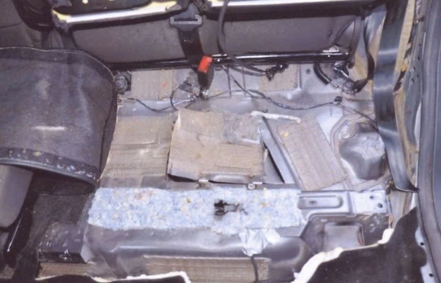 Compiègne (Oise), le 16 décembre 2021. C'est dans la voiture « suiveuse », une Ford Kuga, que 10 kg d'héroïne ont été découverts. La drogue était dissimulée dans une cache reliée à un système électrique permettant de l'ouvrir avec un badge. Photo DR