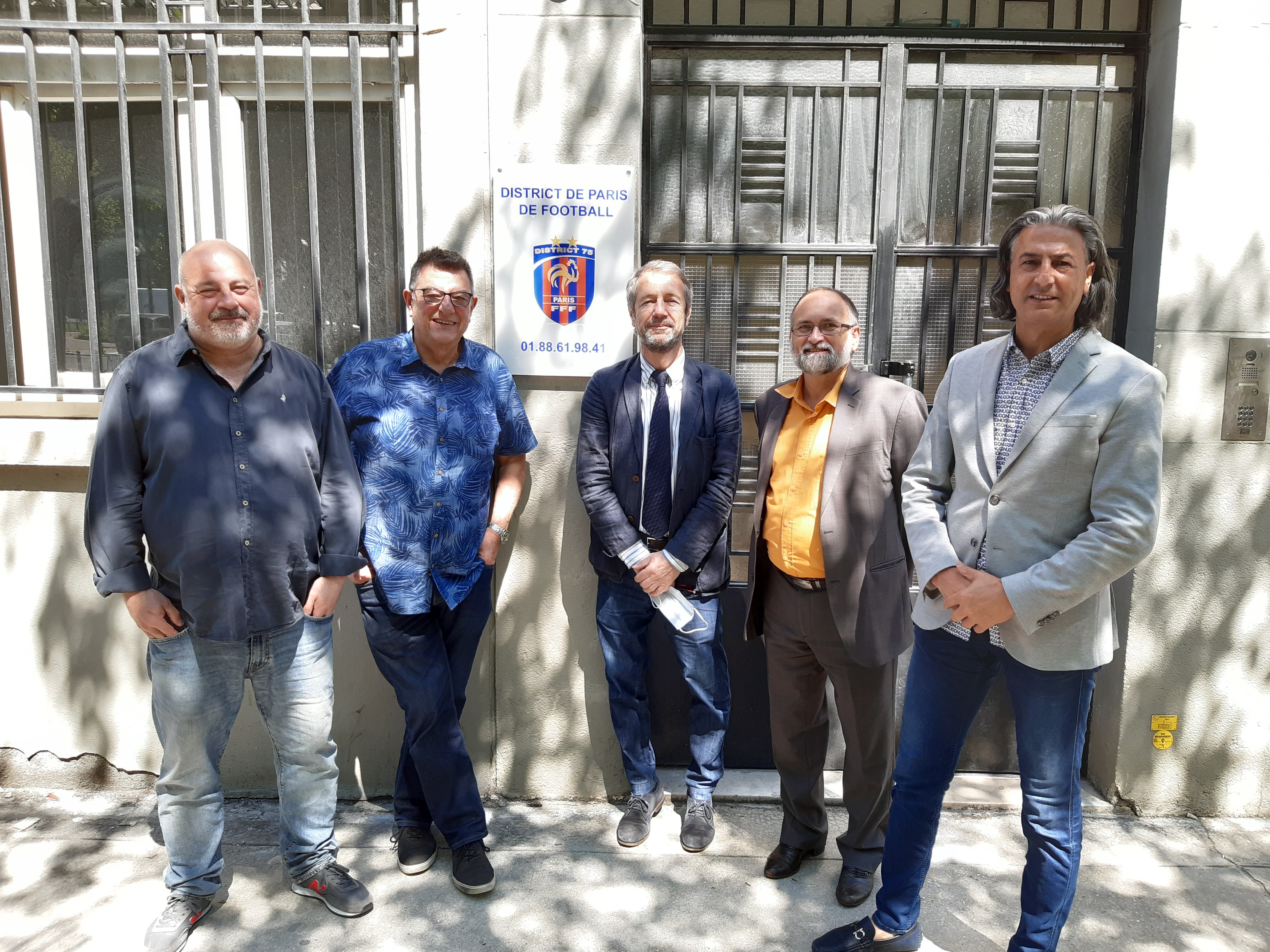 Philippe Surnom (en chemine bleue) est le président du nouveau District de Paris, entouré d'une partie de son équipe Nuno Filipe Miguel, Francis Martin, Jean-Jacques Benguigui et Masmoudi Ezzeddine.
