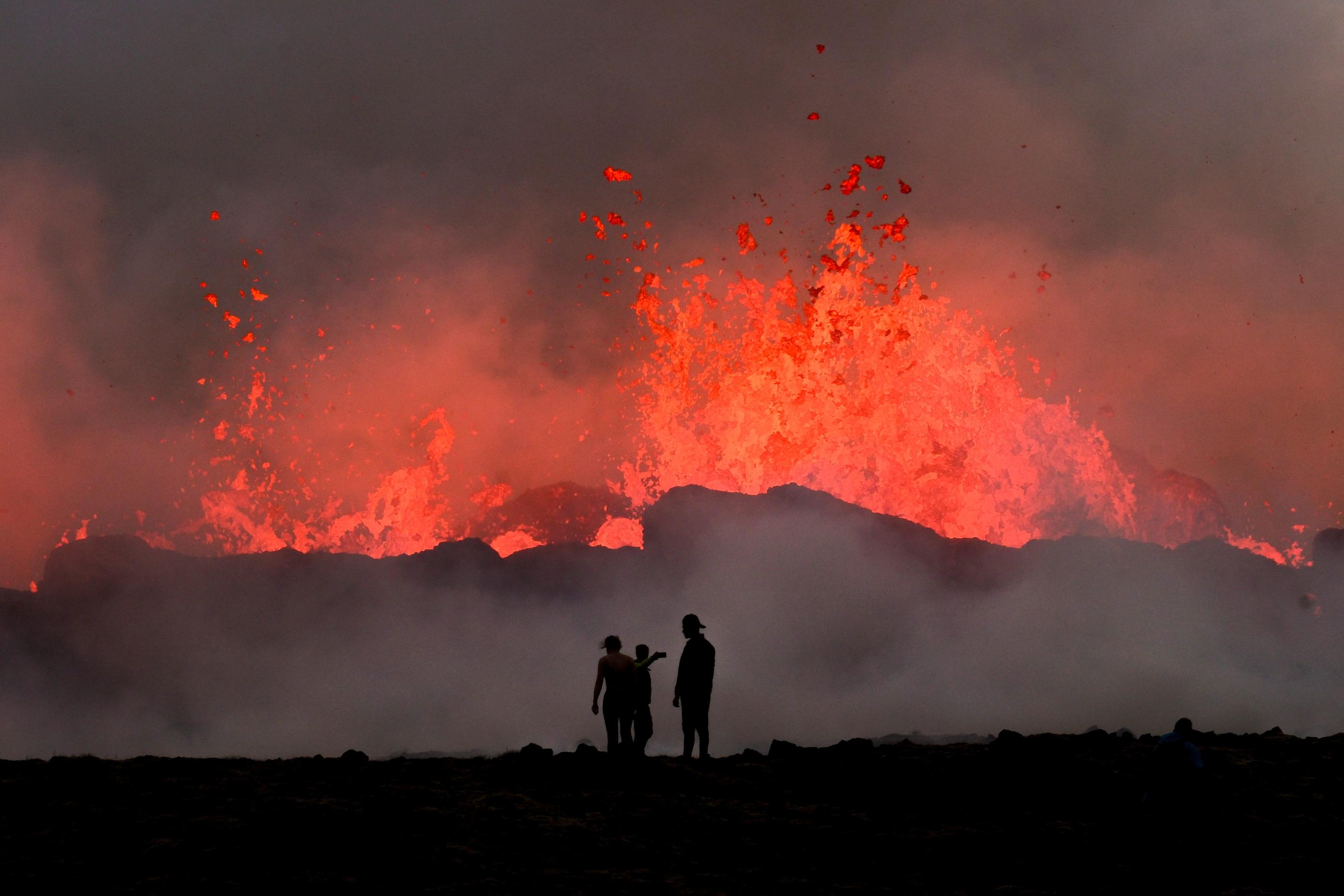 En images : nouvelle éruption volcanique en Islande, au sud de