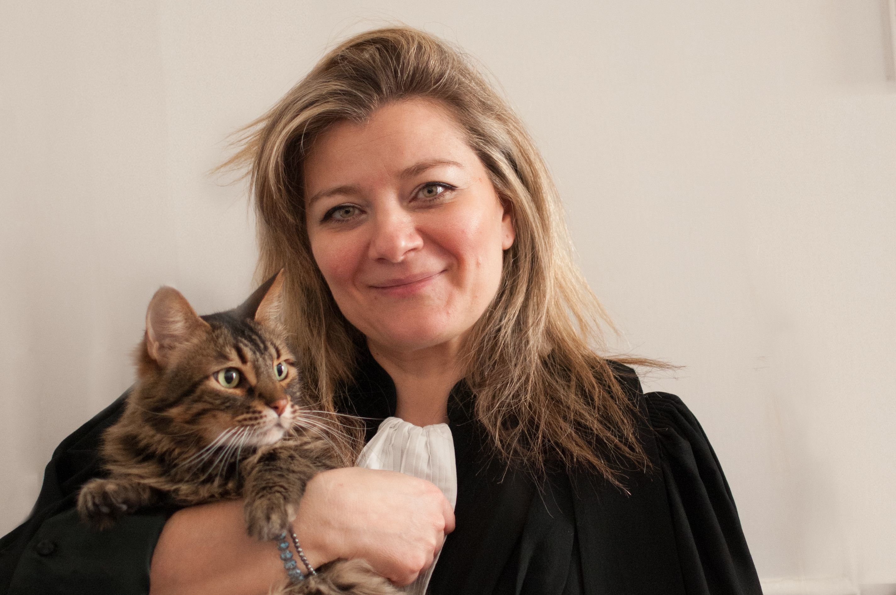 Paris (XIIIe), lundi 3 janvier. Avocate, Nadine Ghorayeb est une grande amoureuse des animaux. Au point qu’elle emmène son chat, Bengalito, au travail avec elle.